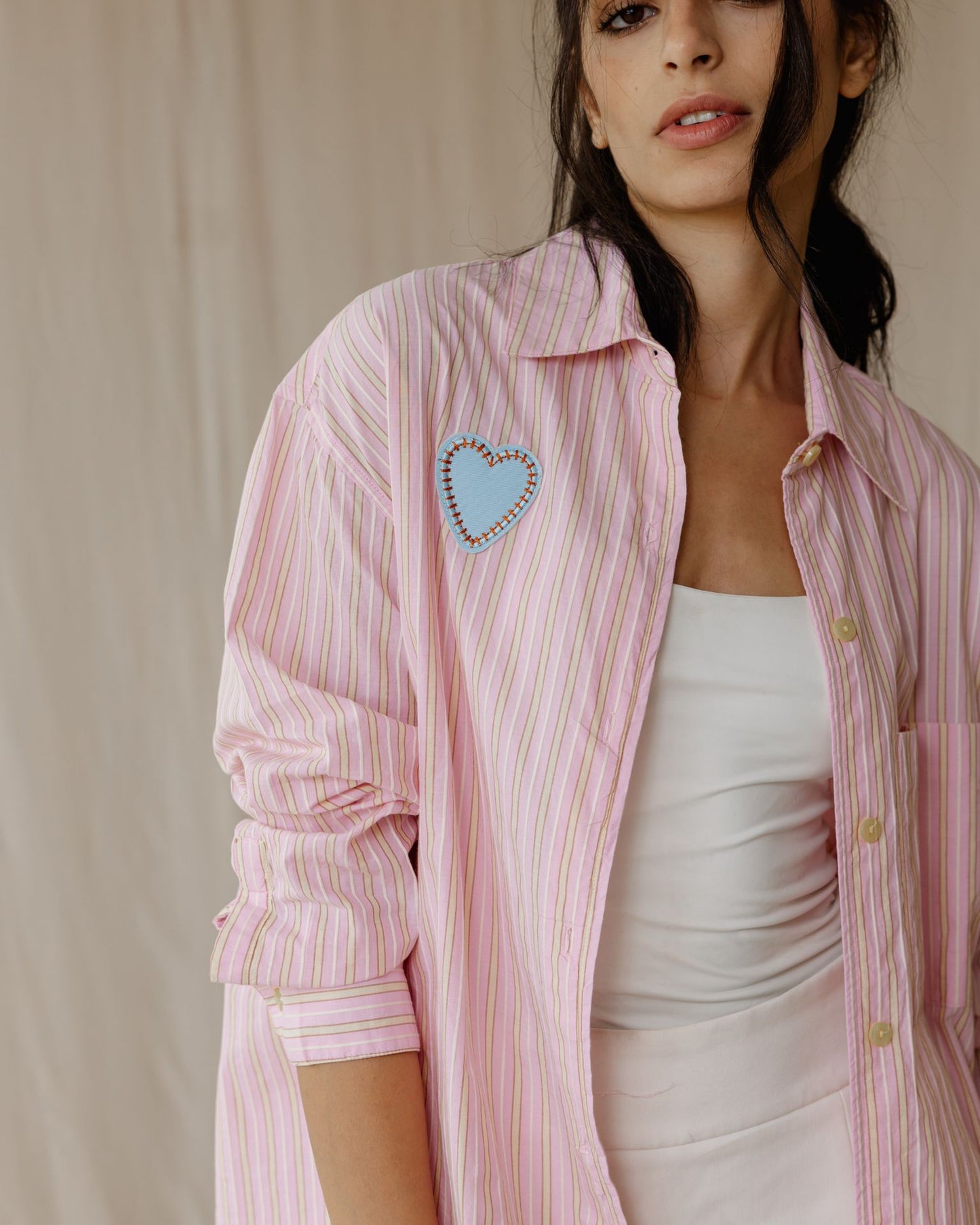 Camisa a Rayas con Corazones Rosa
