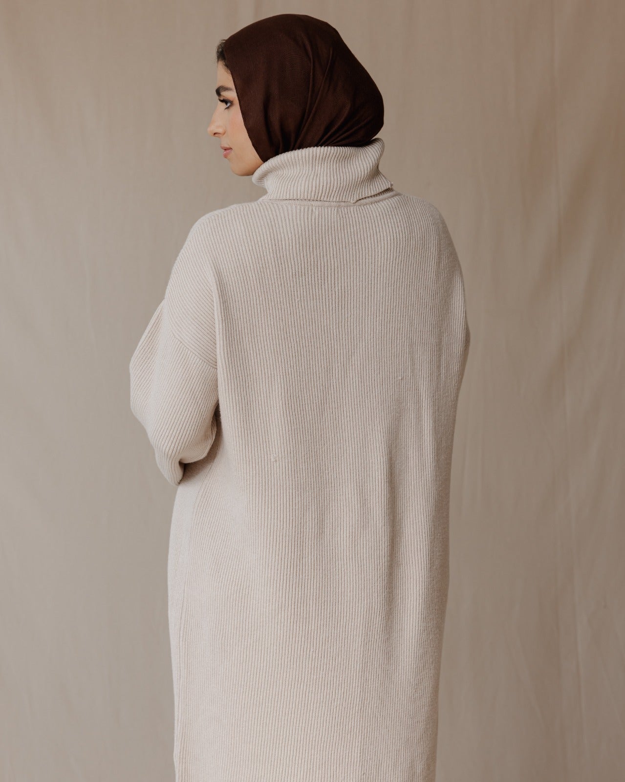 Abito caldo in maglia beige
