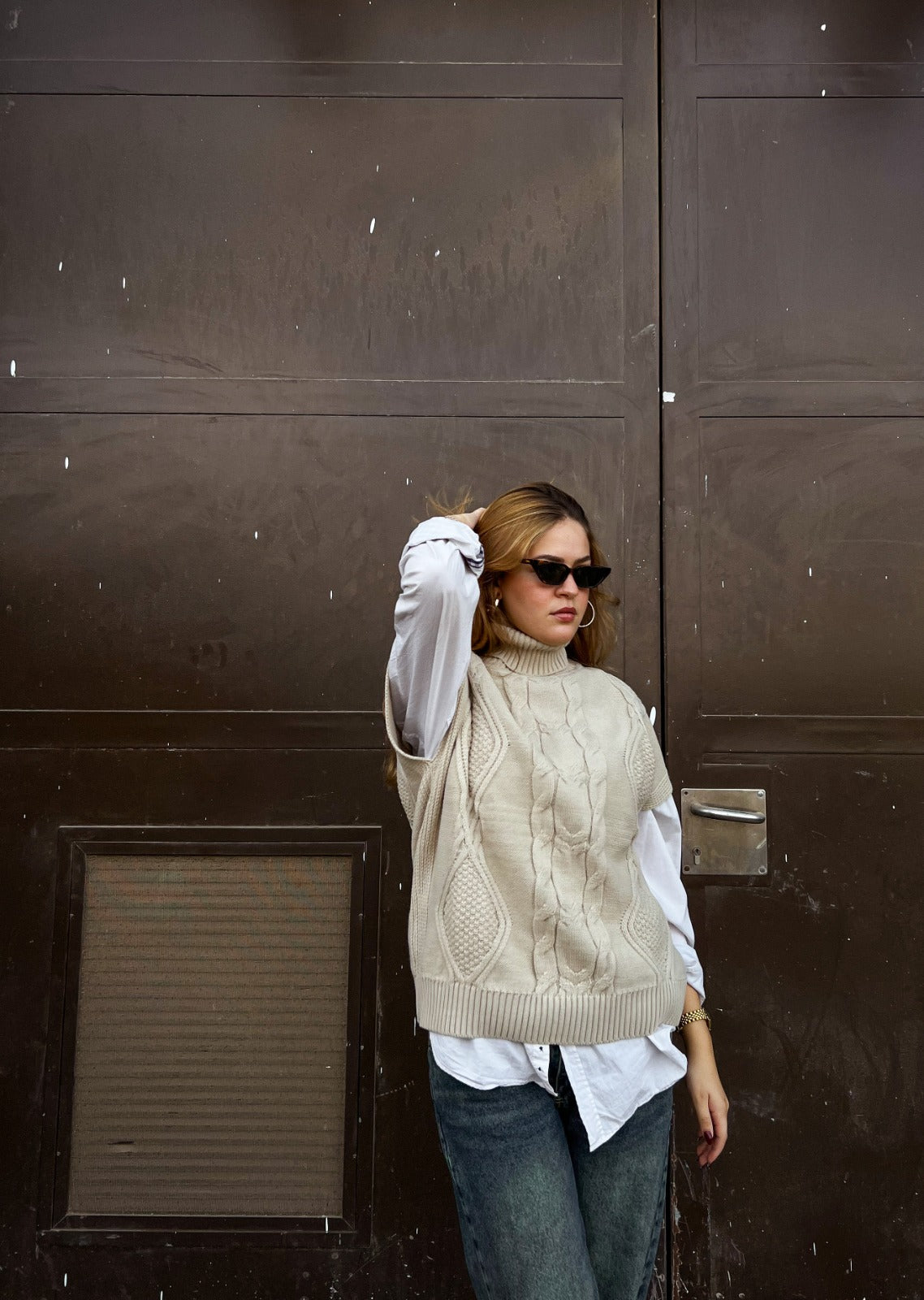 Chaleco de punto de cuello alto beige