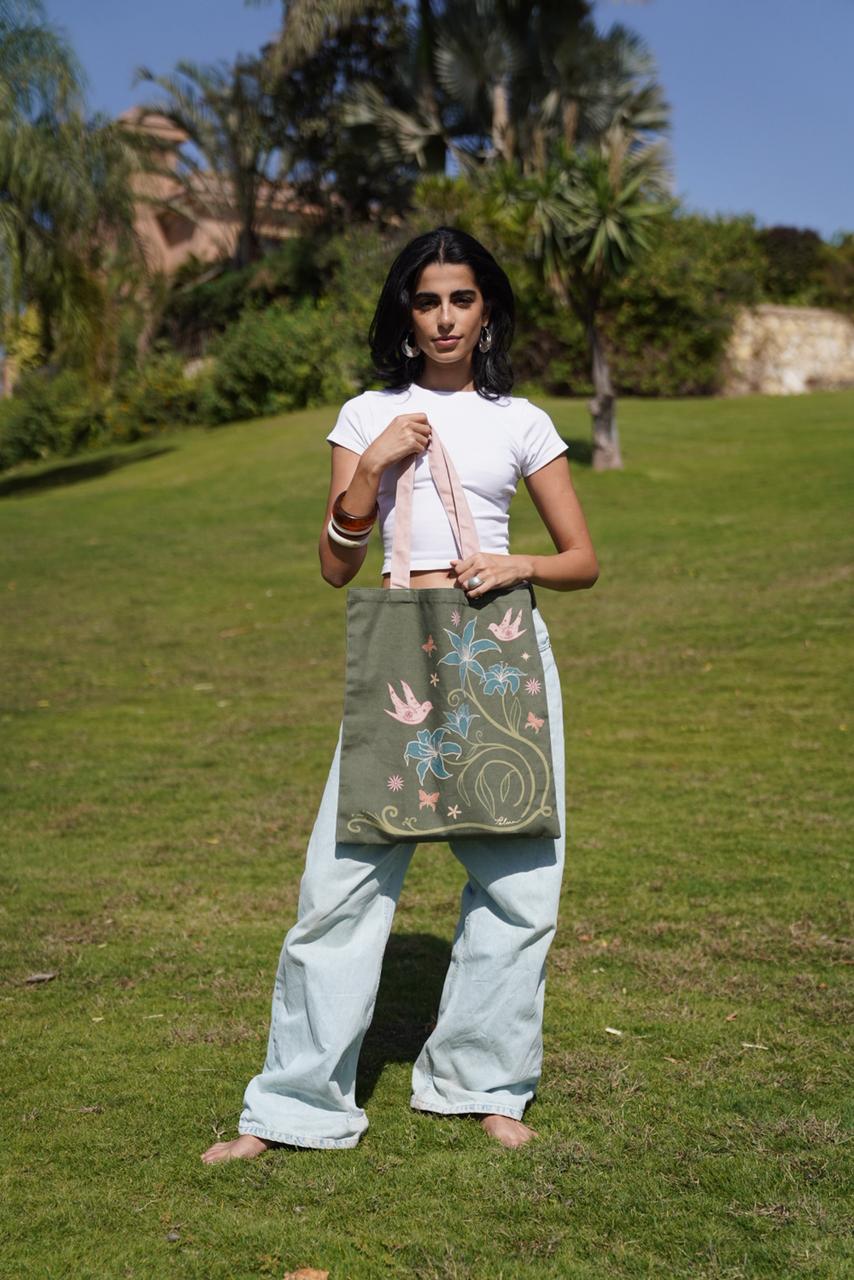 Morning Lilies Tote In Green