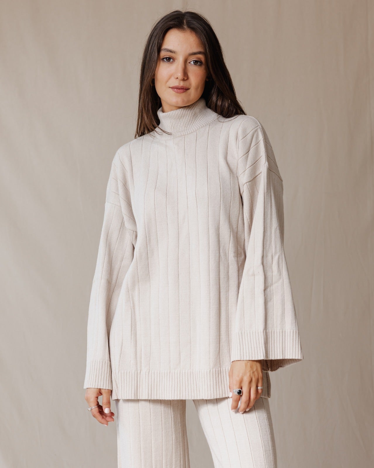 Set in maglia a collo alto beige