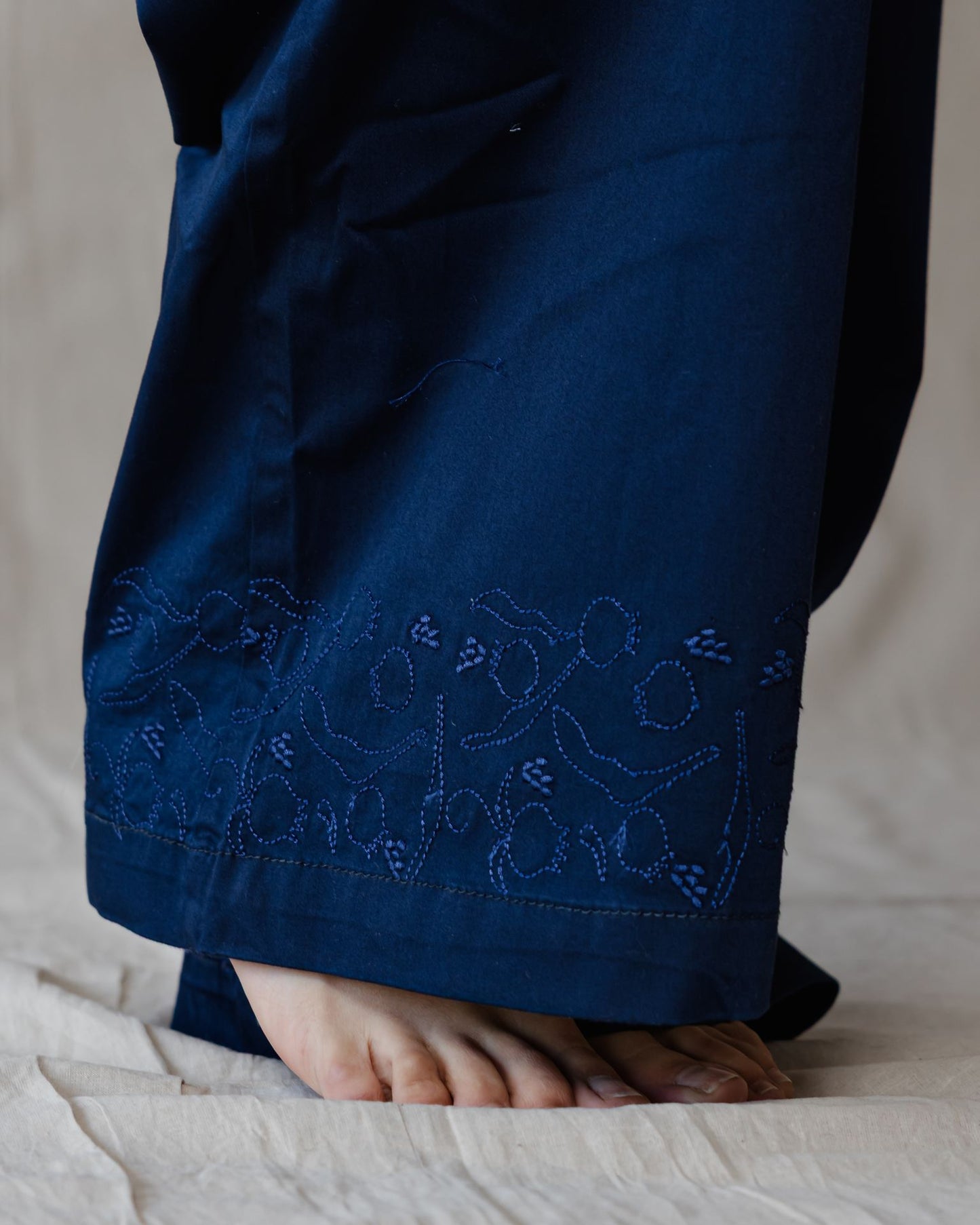 Set ricamato melograno blu navy