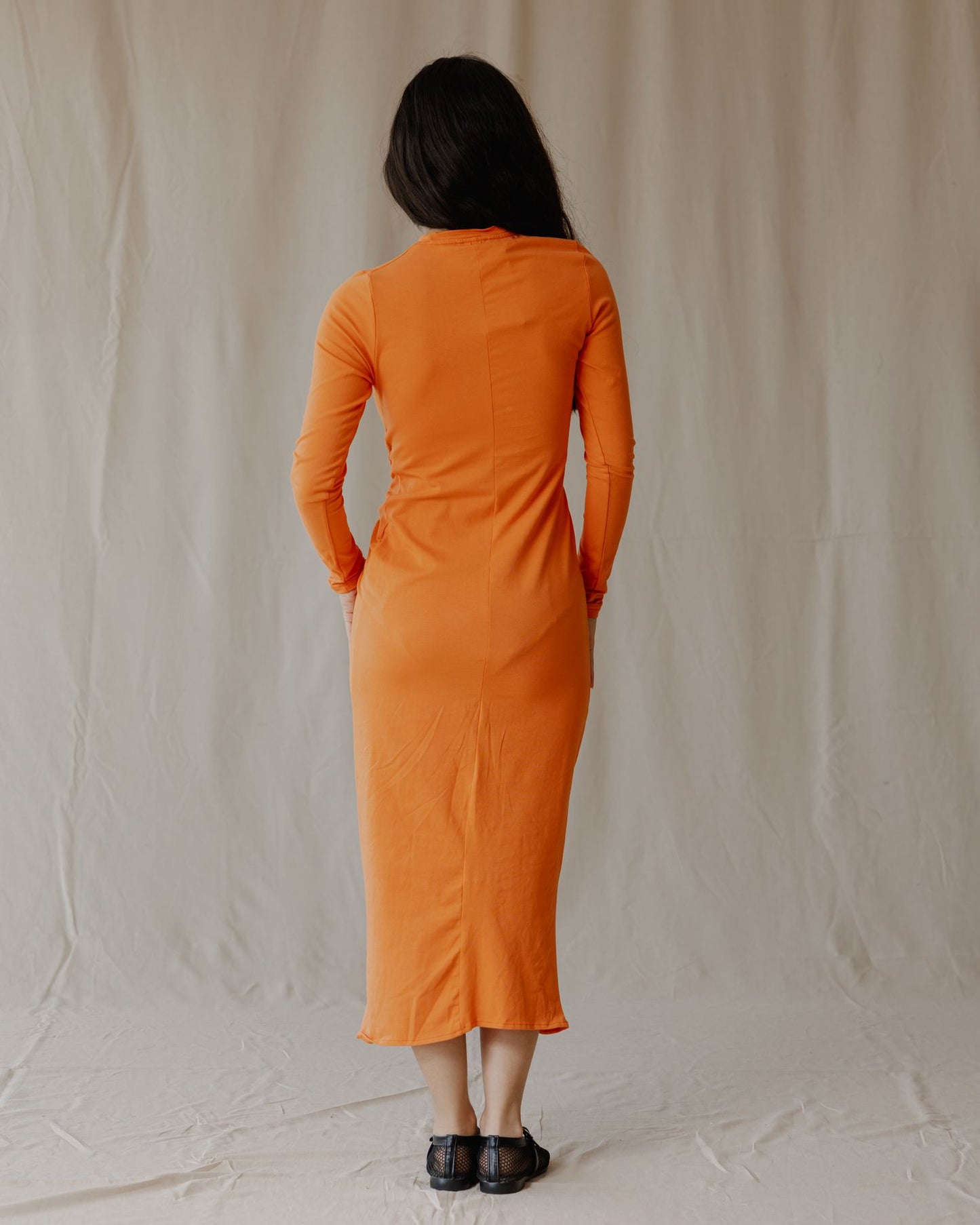 Vestido fruncido en color naranja