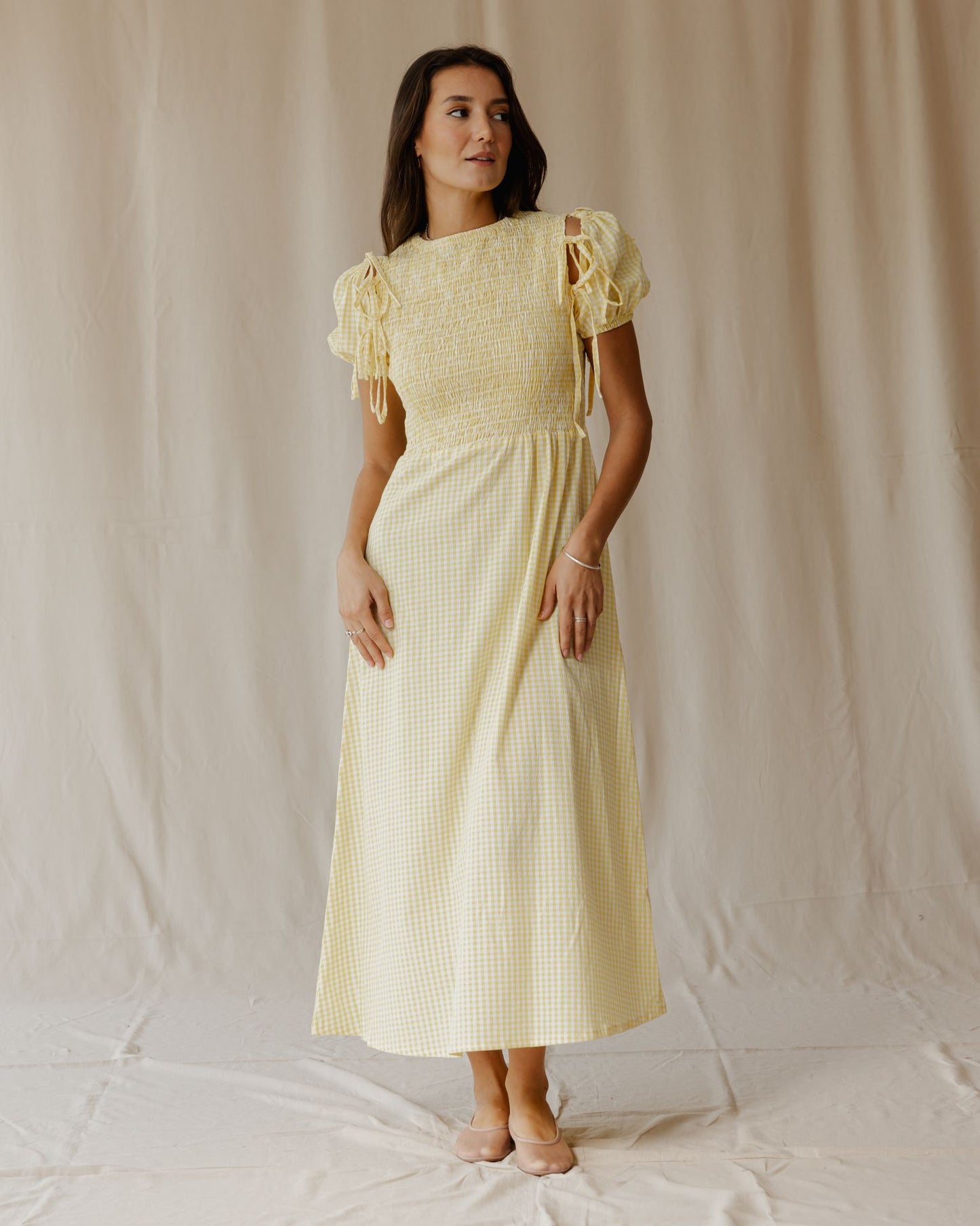 Abito giallo pastello da picnic