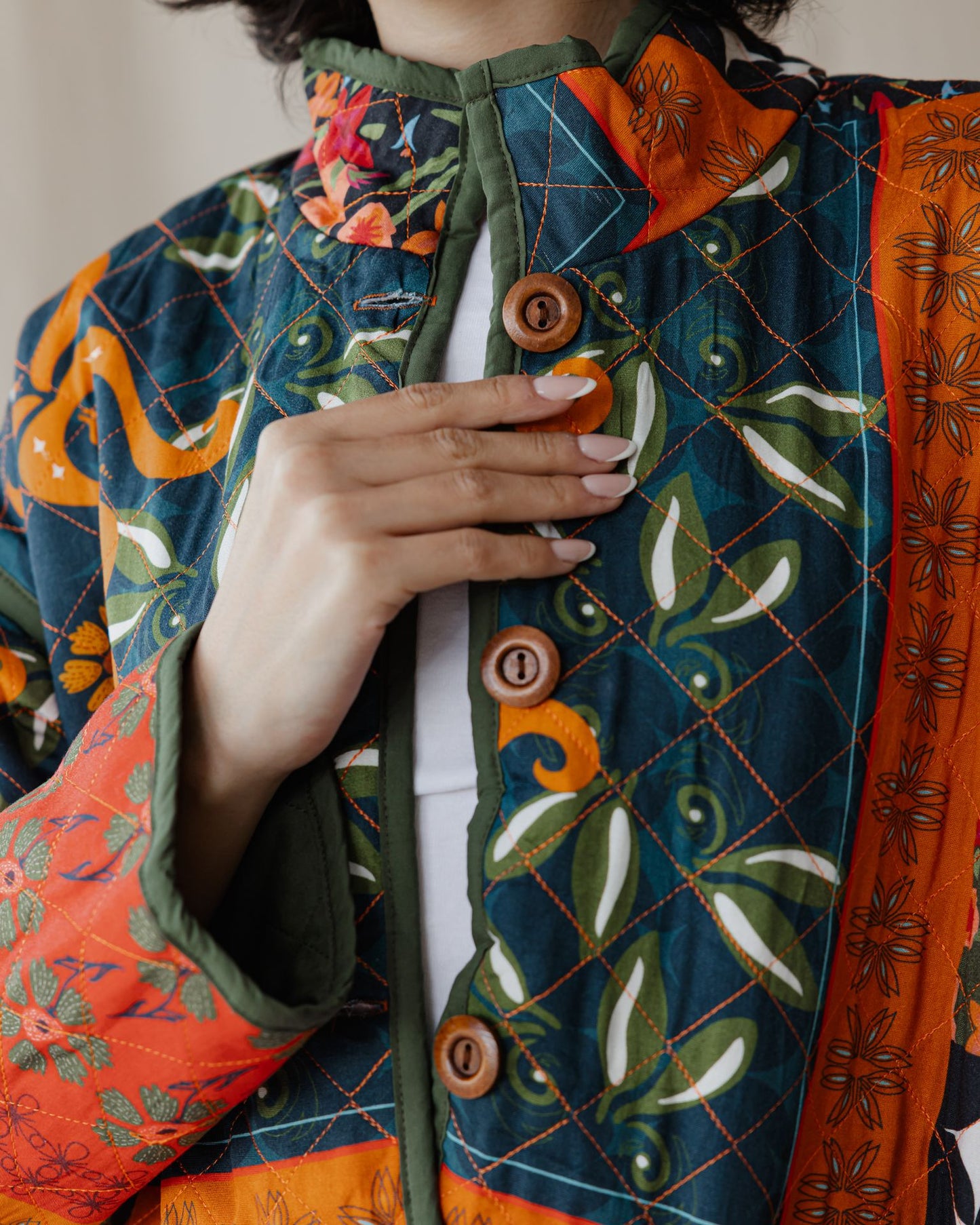 Giacca oversize con fiori rossi