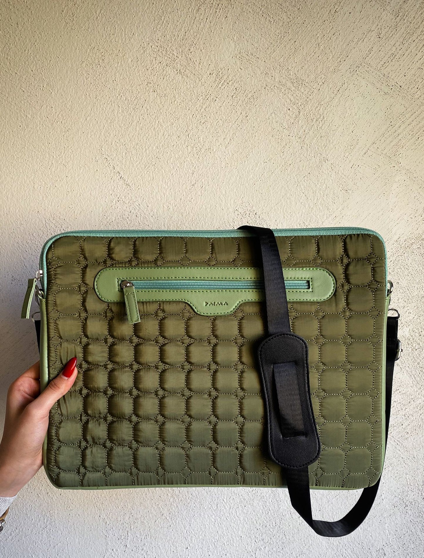 Manga acolchada suave color oliva