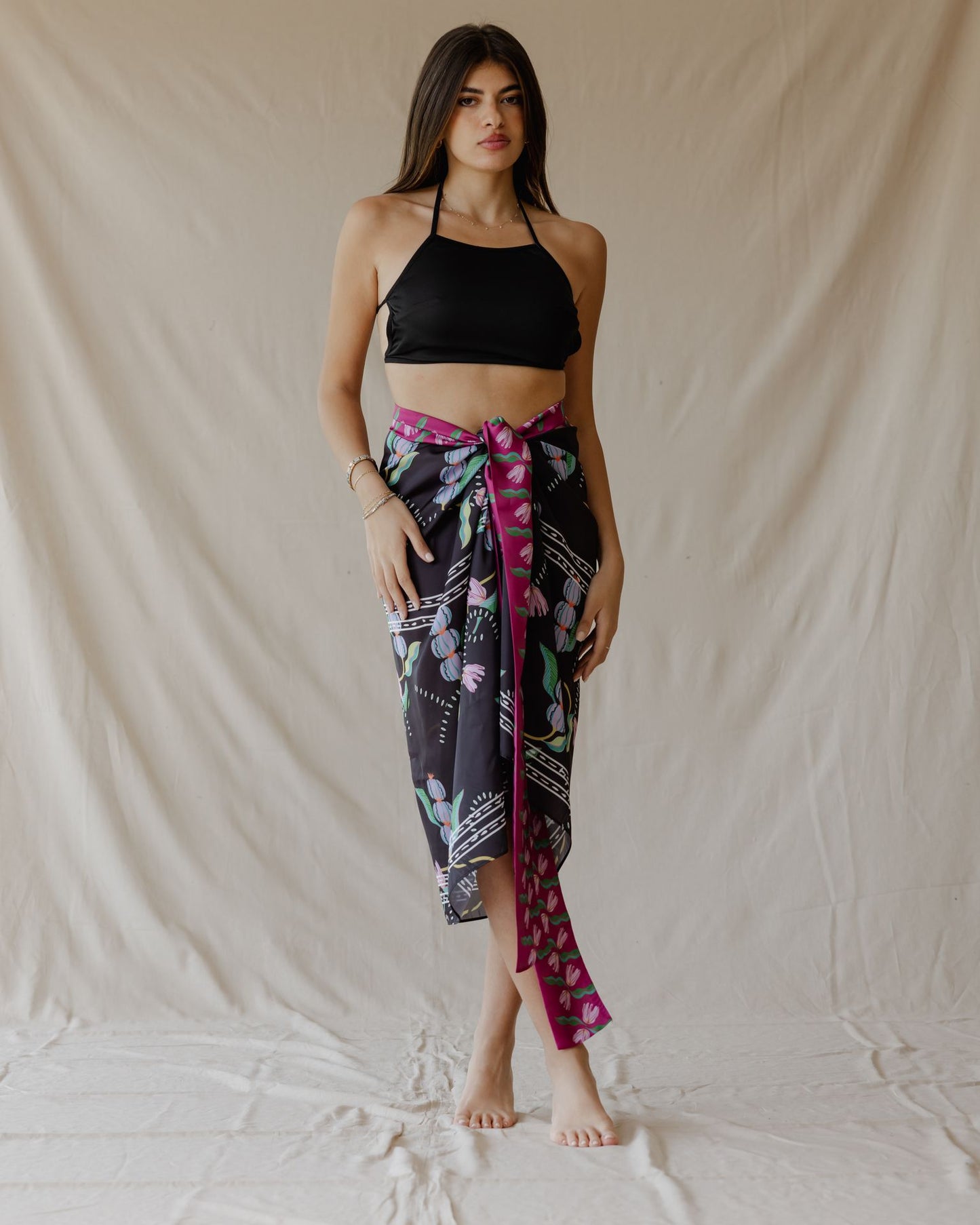 Sarong di frutta esotica nero x viola