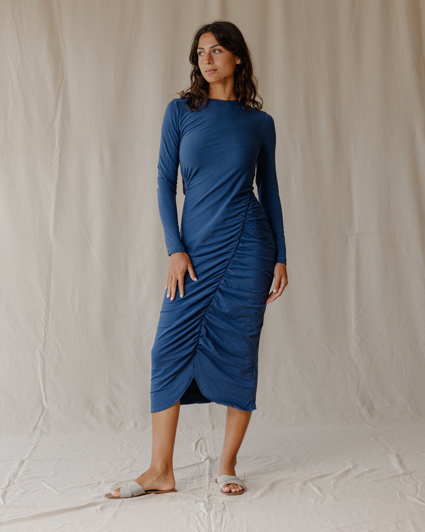 Vestido fruncido en azul