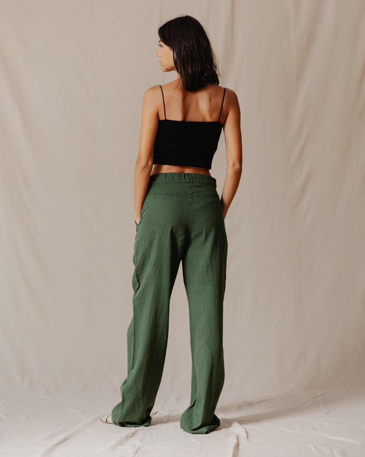 Pantaloni di lino classici verde oliva
