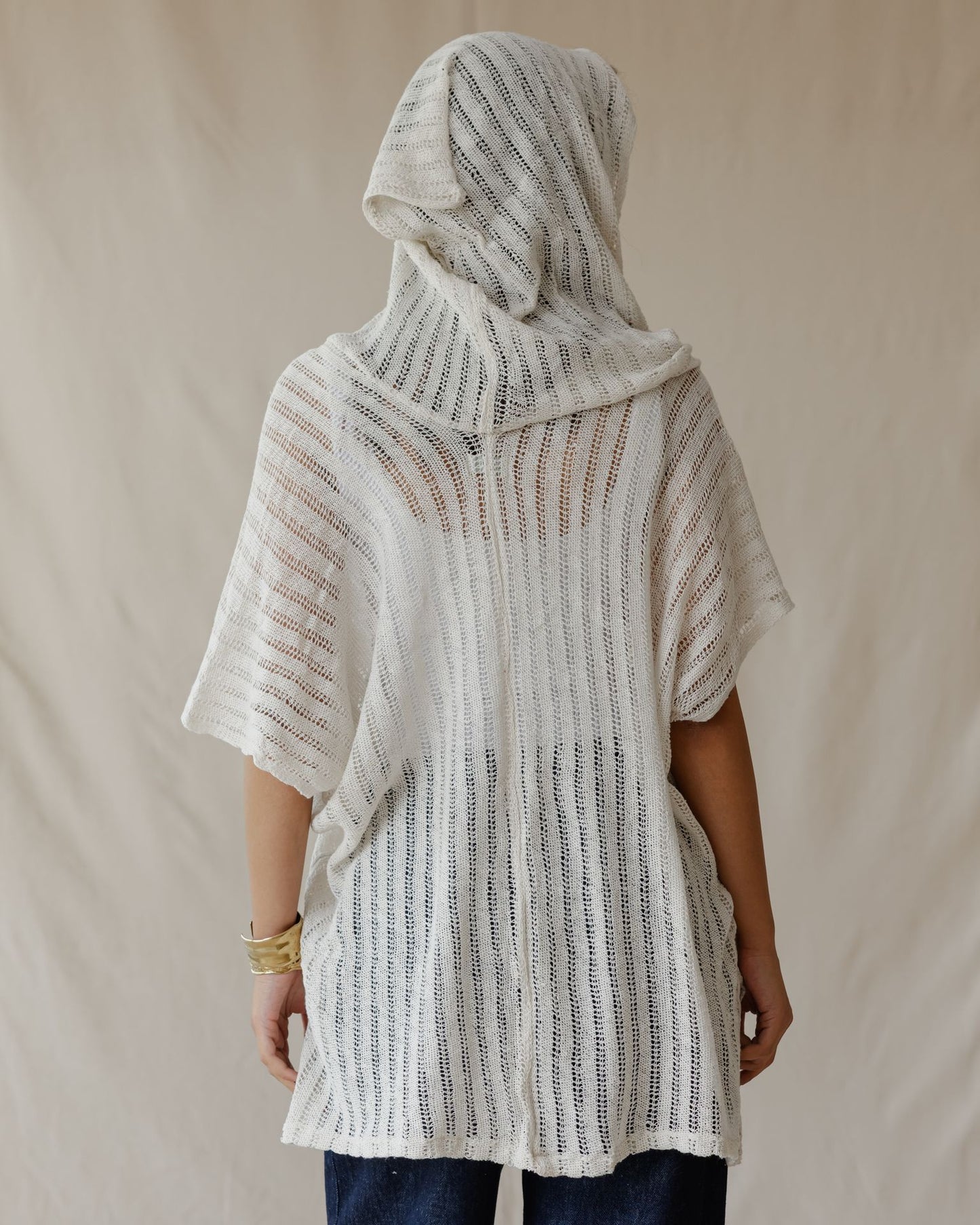 Poncho estivo in maglia bianco sporco