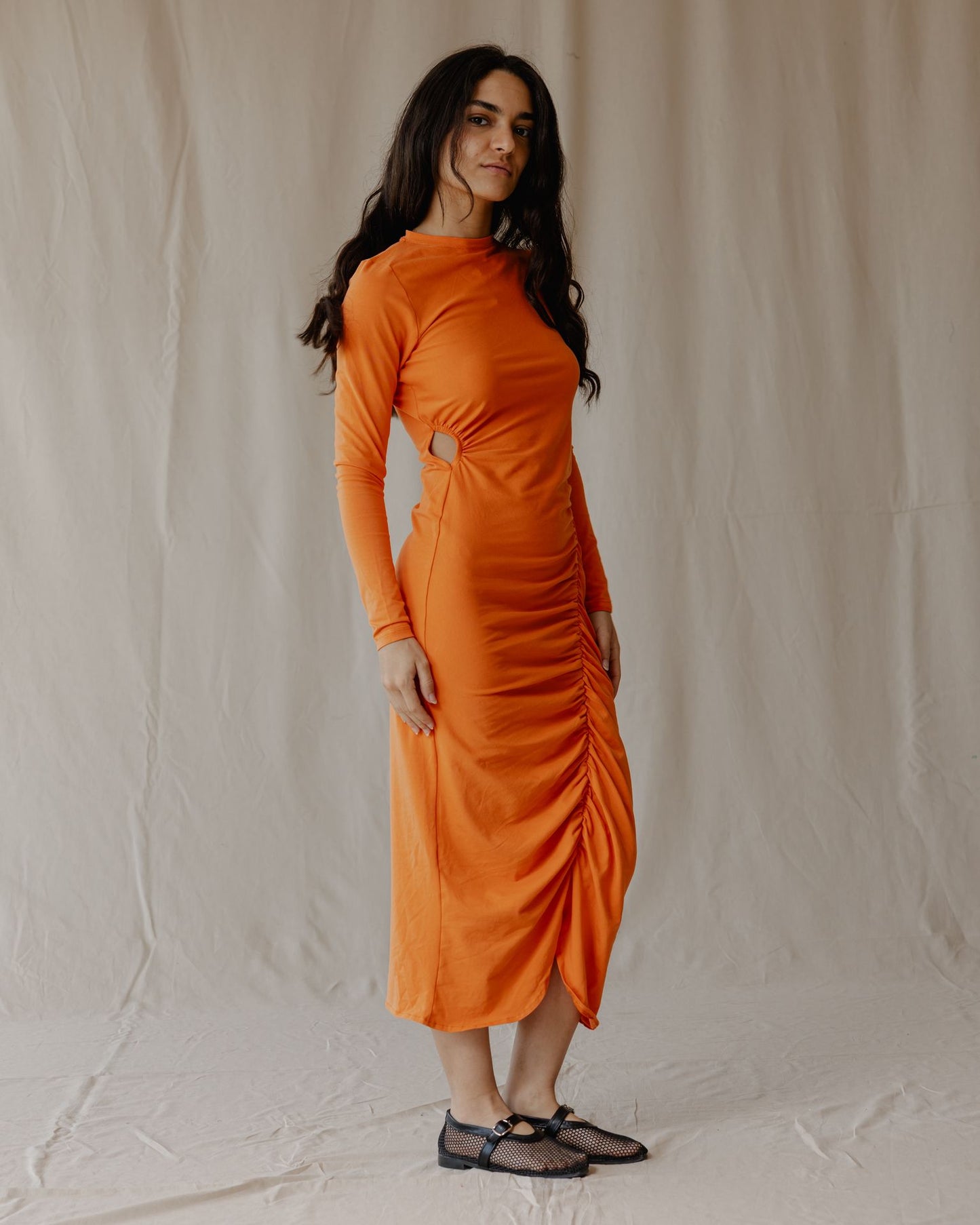 Vestido fruncido en color naranja