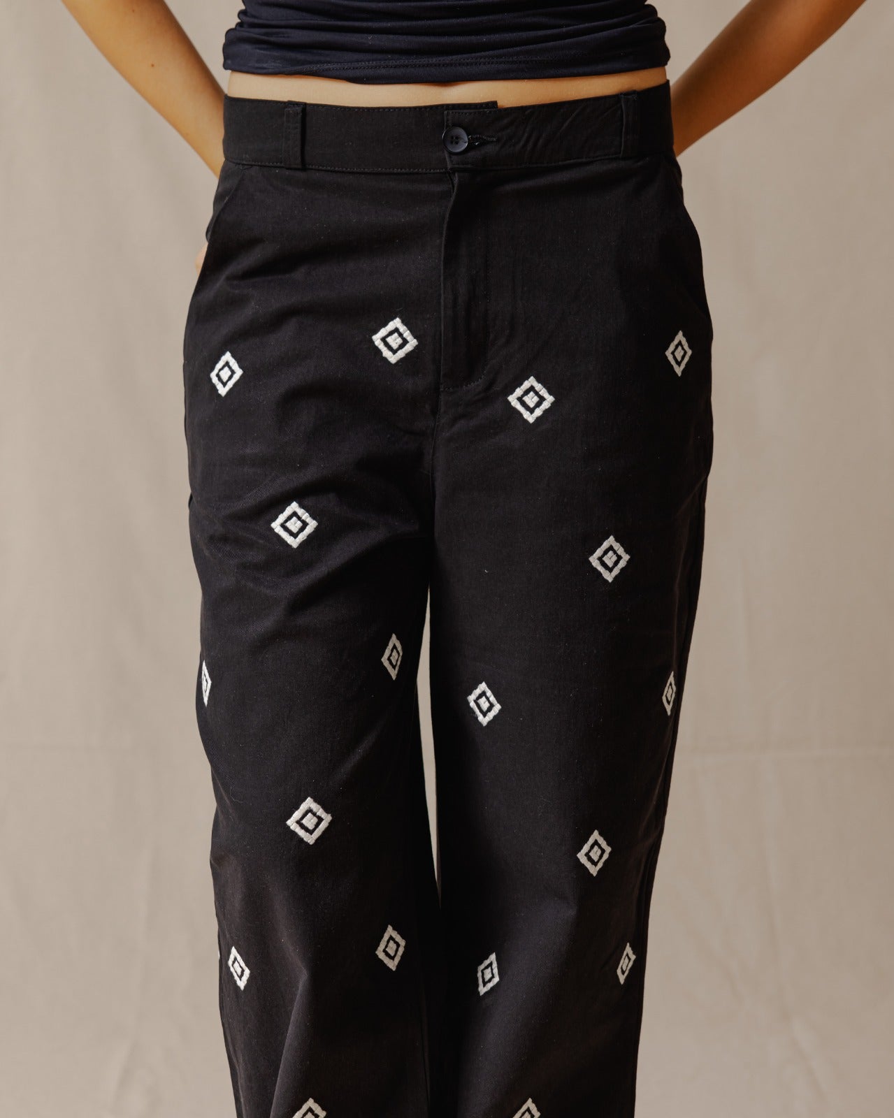 Pantaloni etnici ricamati neri