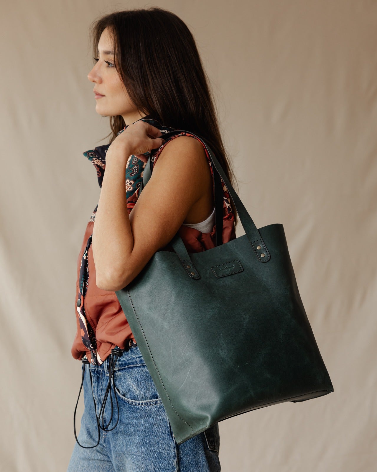 El clásico bolso de mano genuino verde