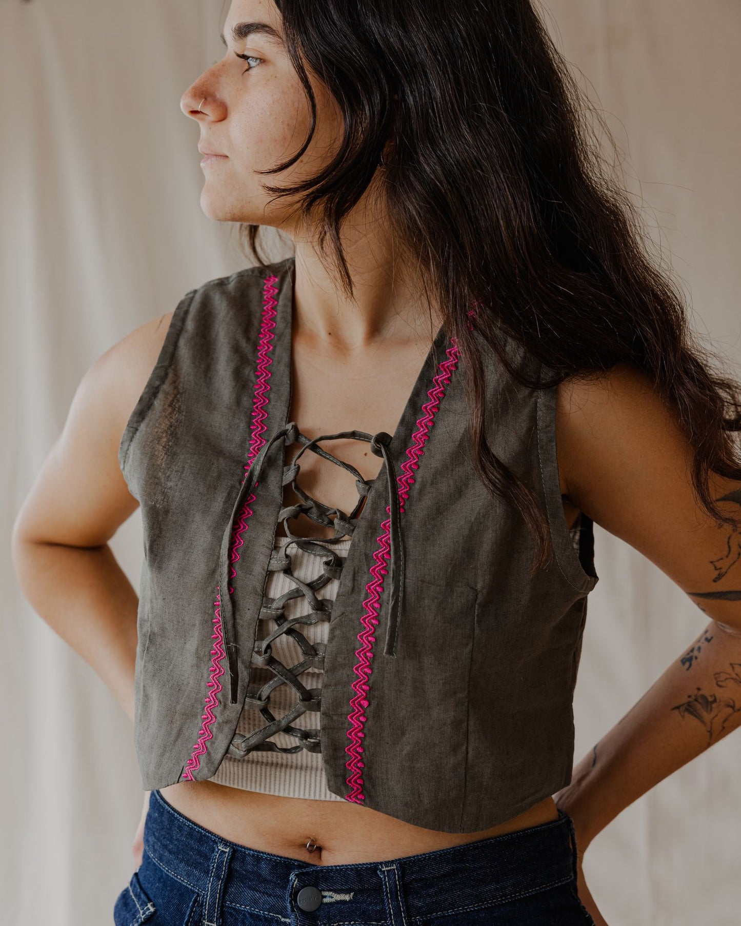 Gilet intrecciato e intrecciato oliva
