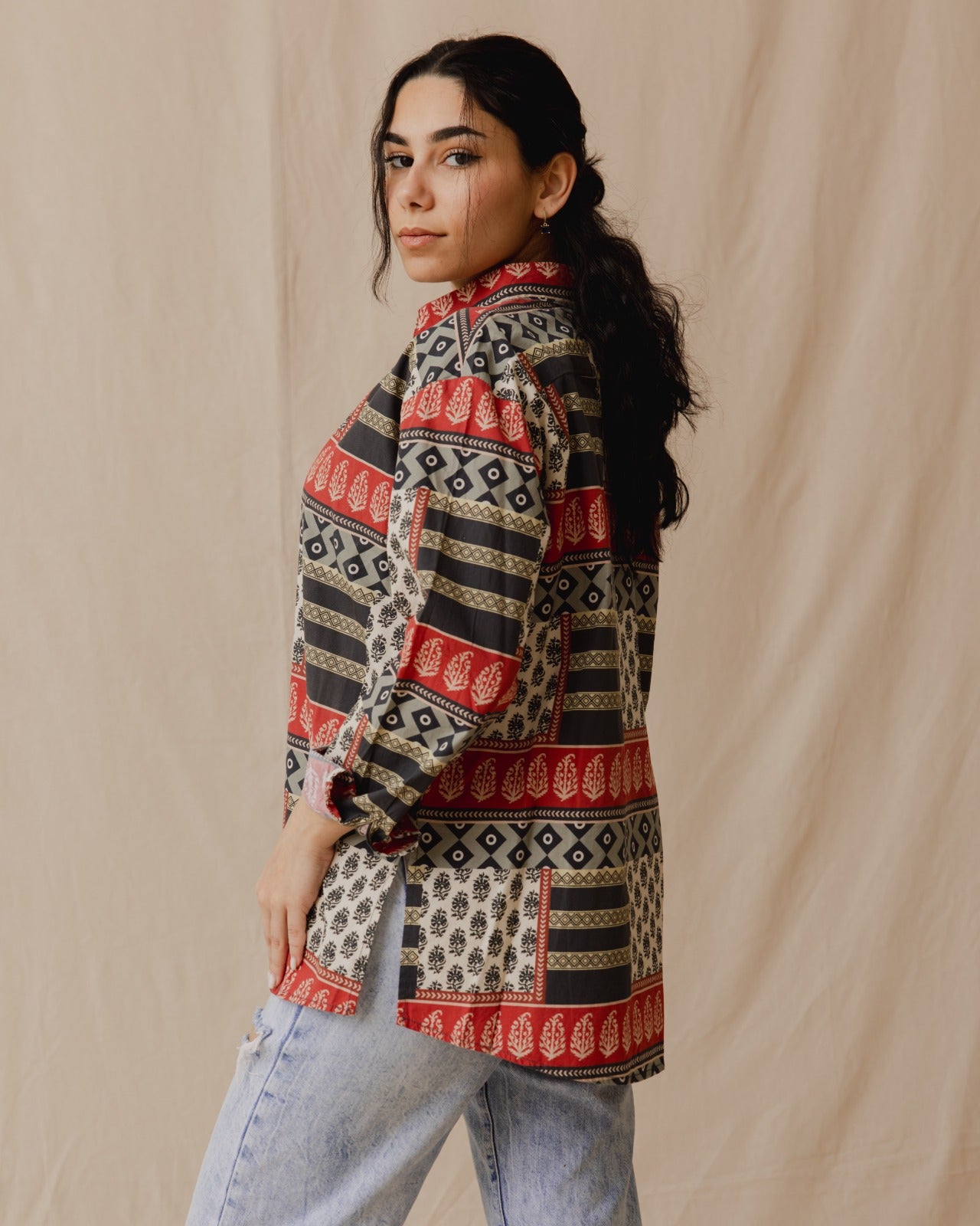 Camisa de patchwork con estampado rojo y blanco