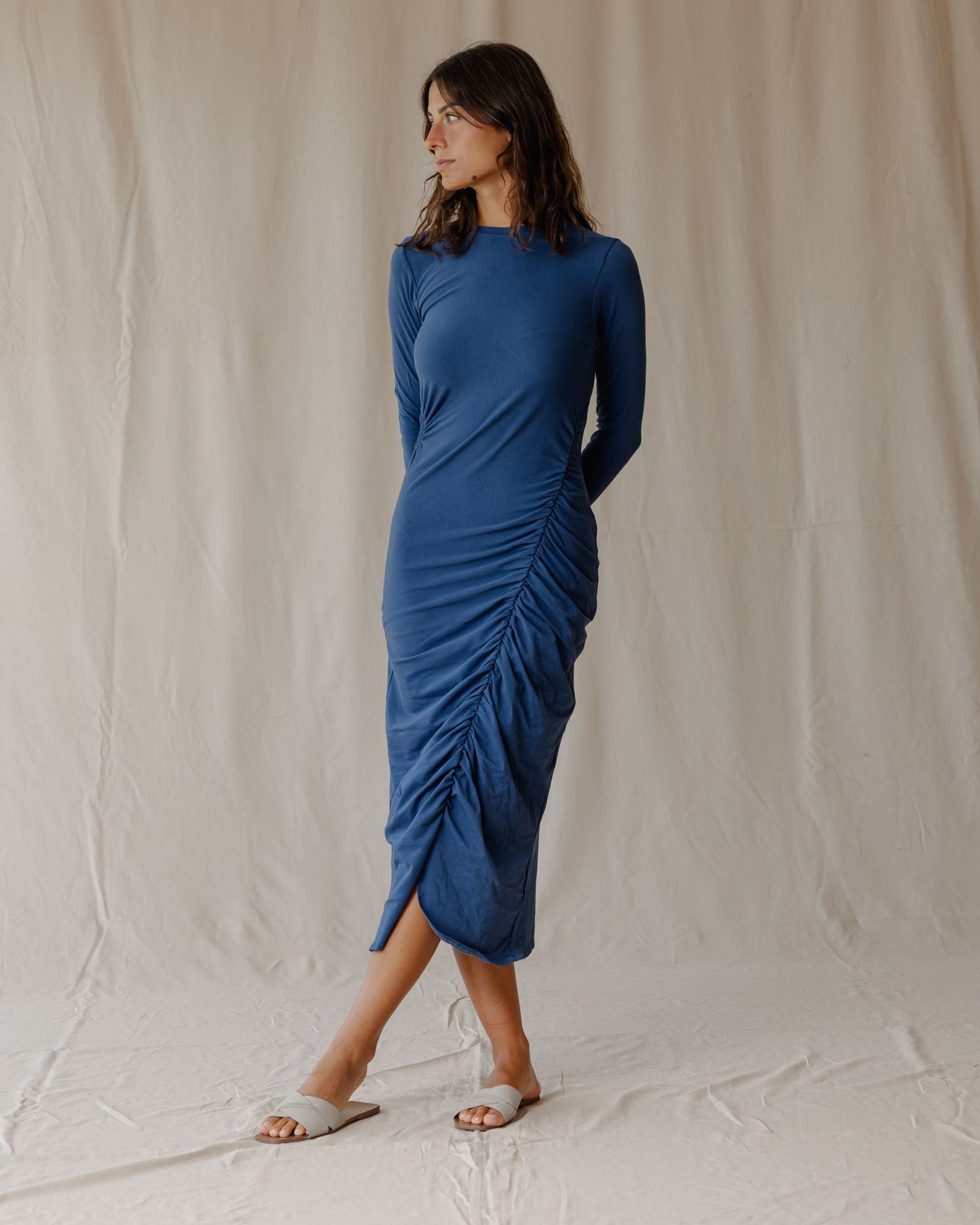 Vestido fruncido en azul