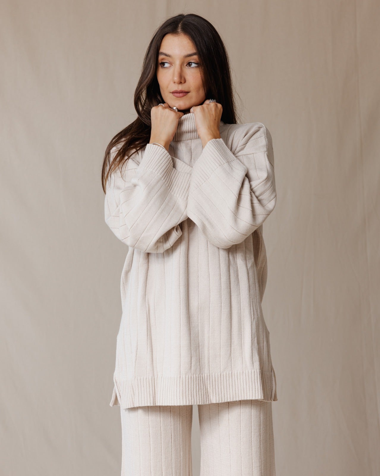 Set in maglia a collo alto beige