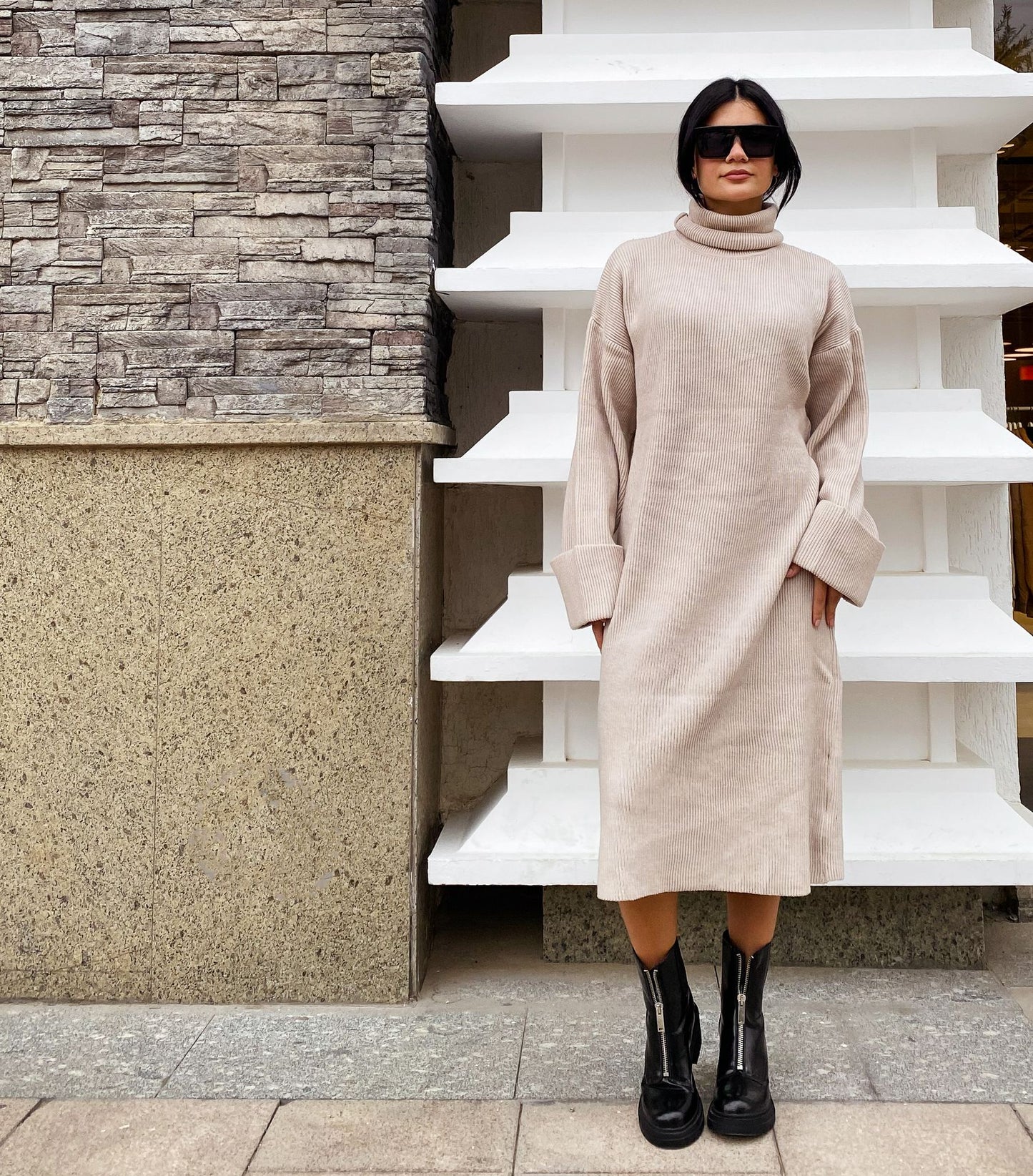 Abito caldo in maglia beige