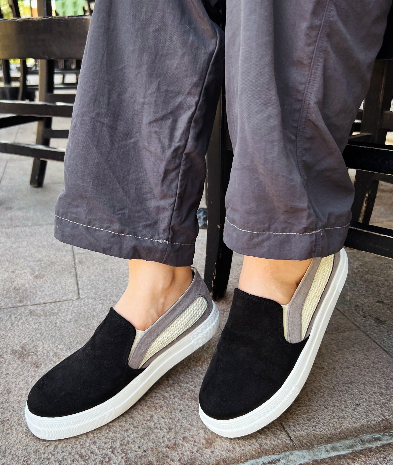 Alpargatas sin cordones negras y grises