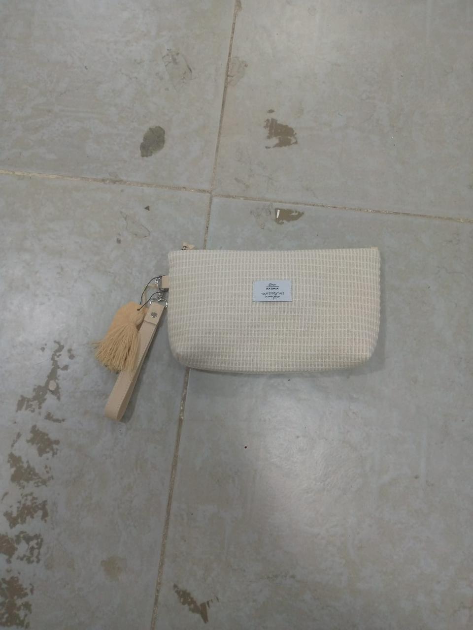Soft Sand Essential Clutch