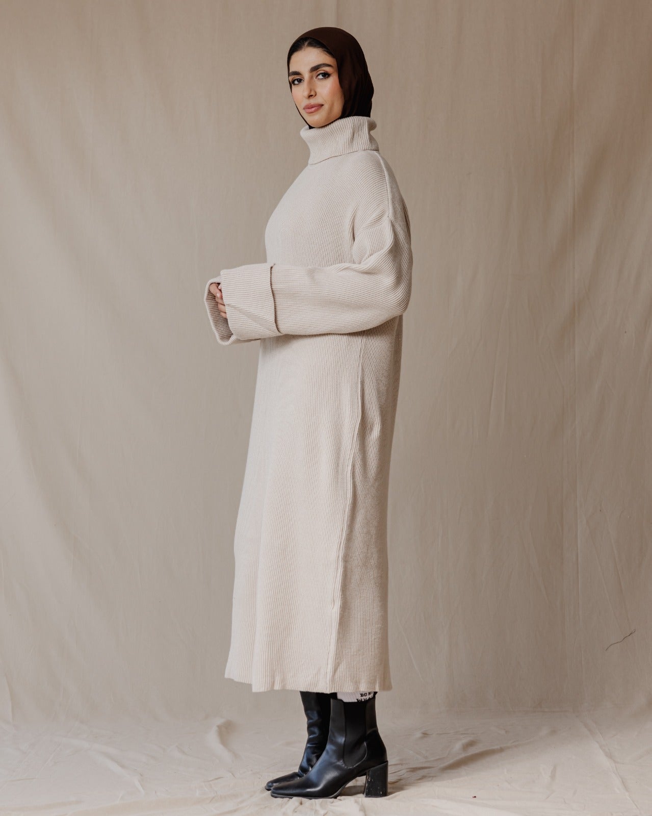 Abito caldo in maglia beige