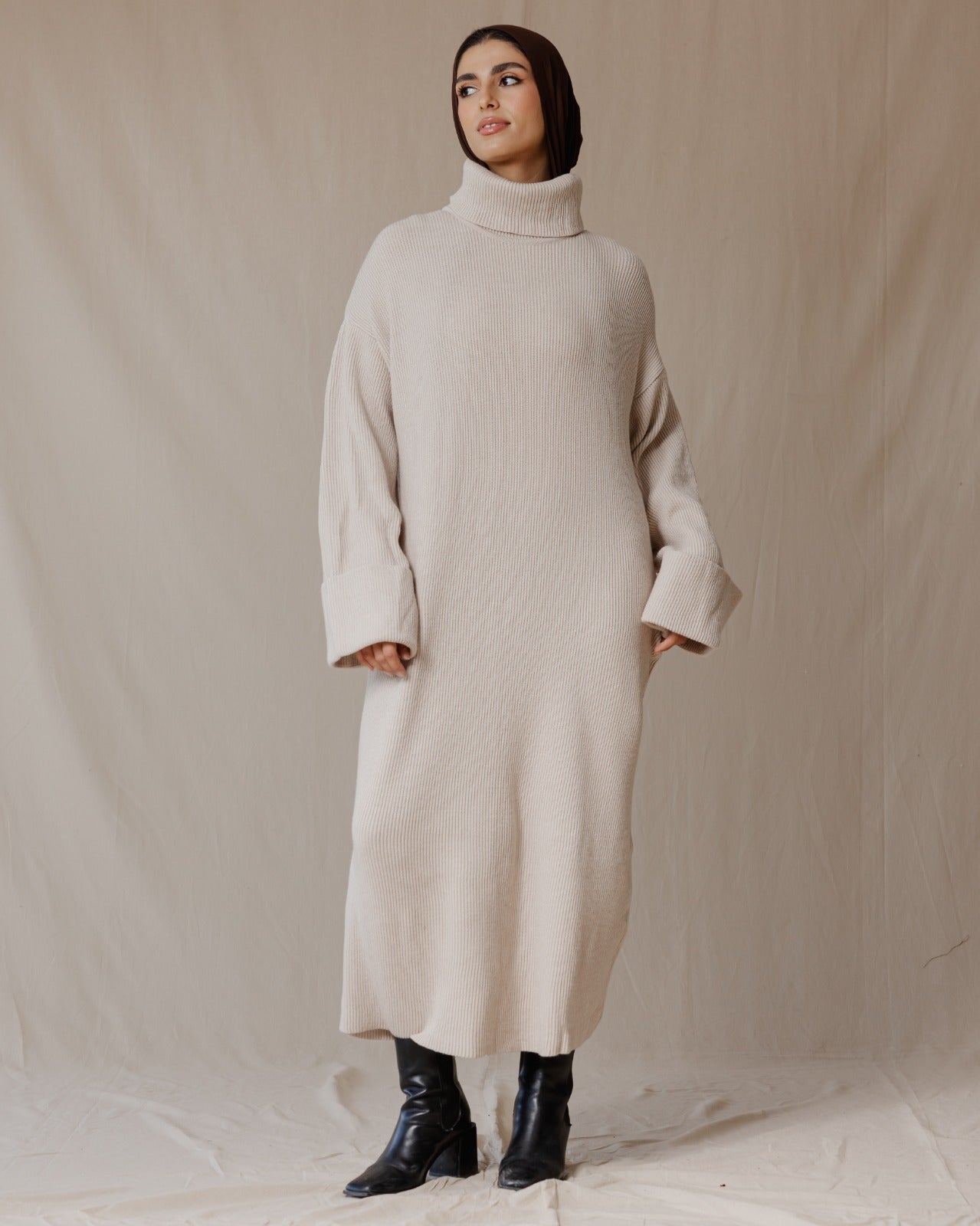 Abito caldo in maglia beige