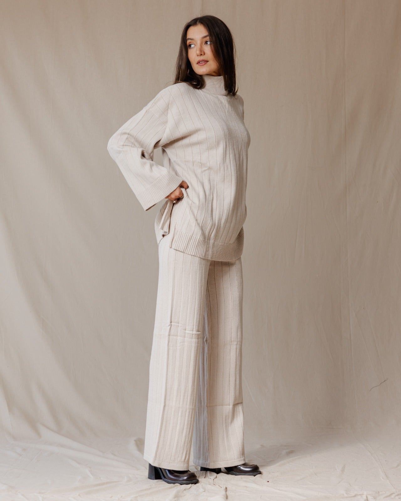 Set in maglia a collo alto beige