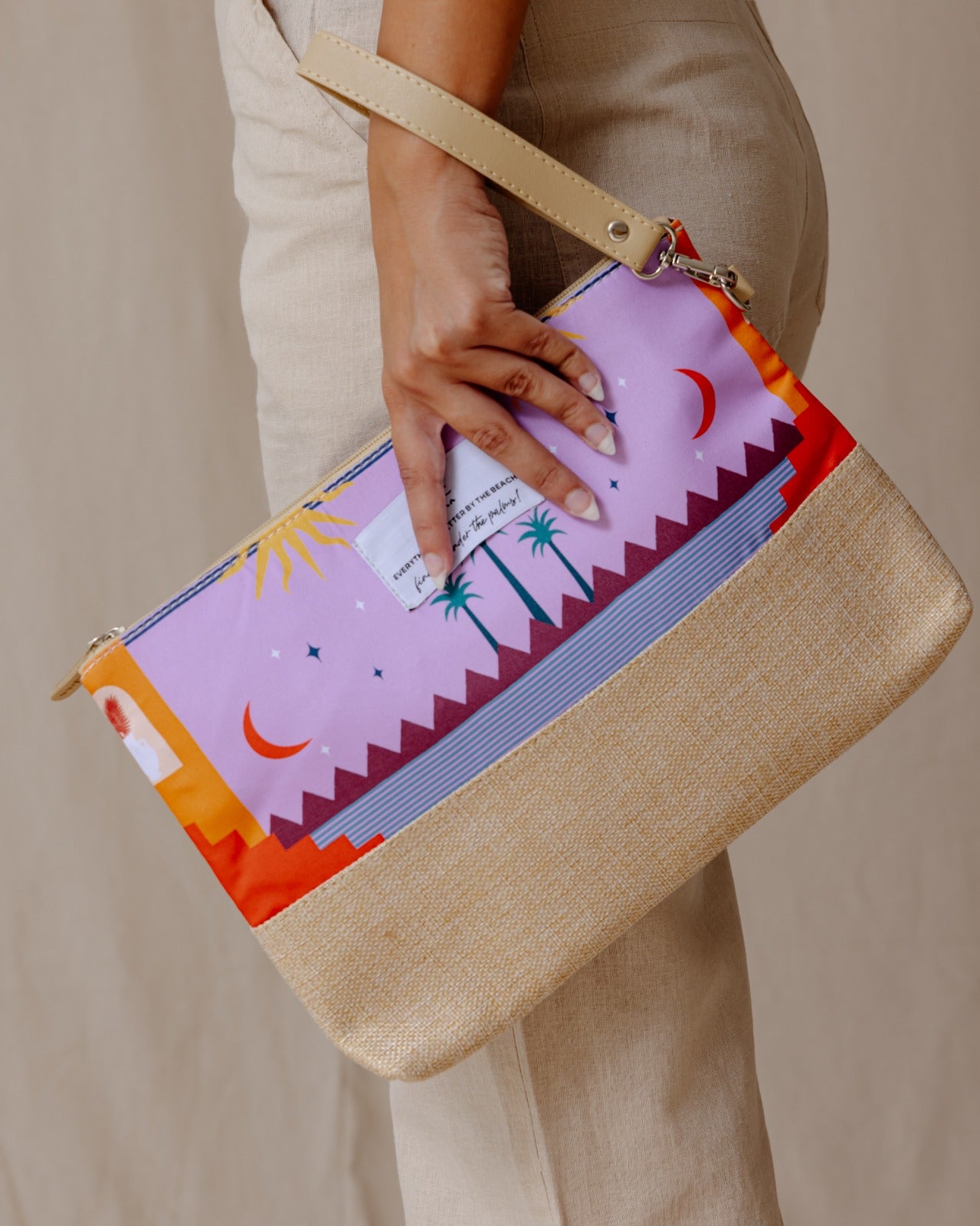 Borsa da spiaggia al tramonto