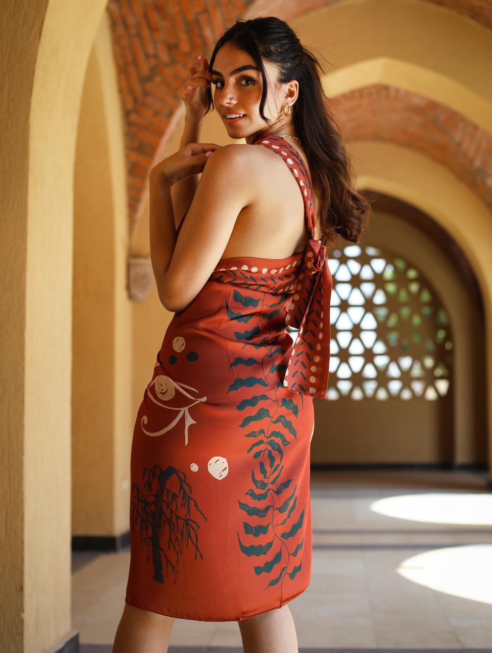 Sarong Isis in terra di Siena bruciata