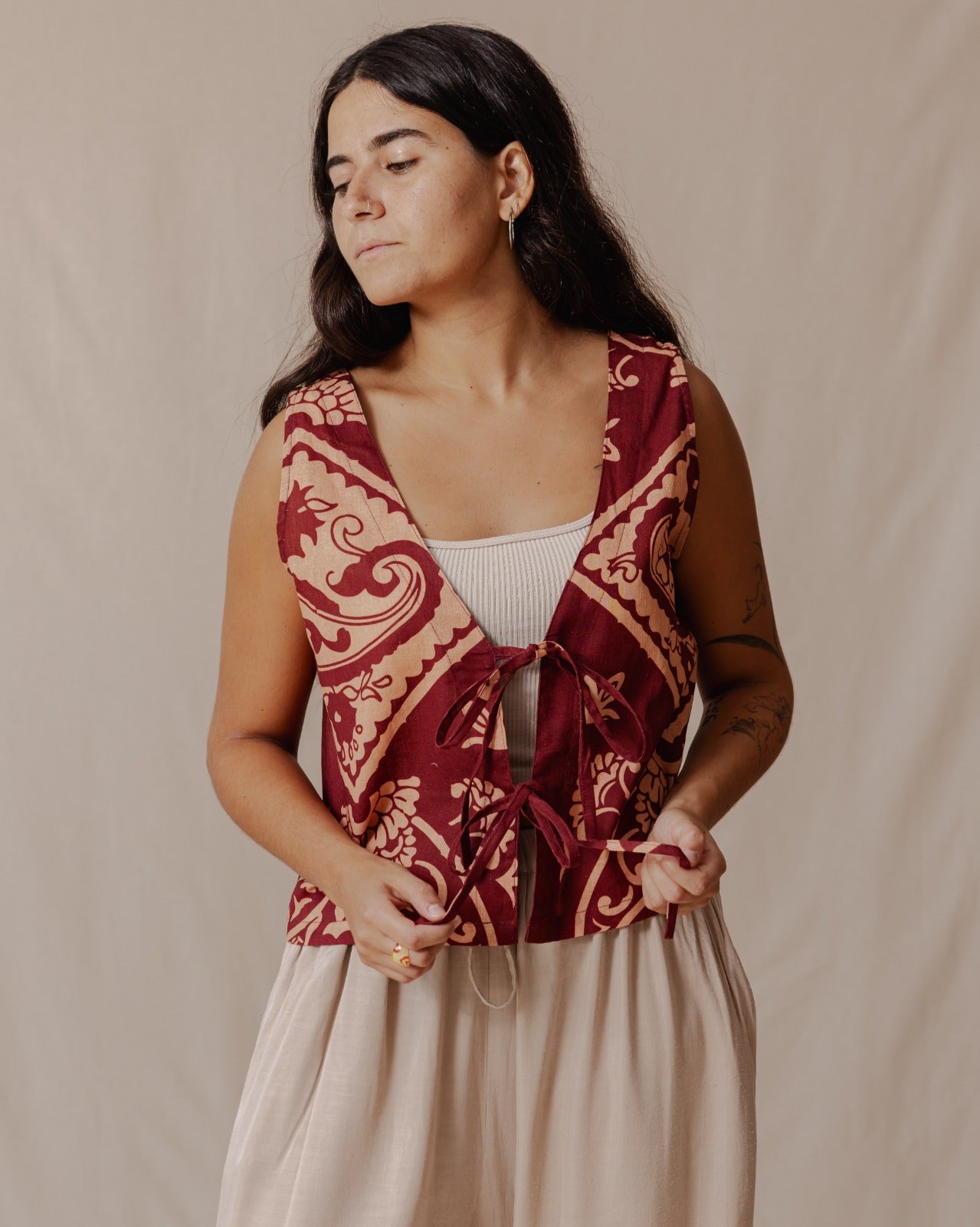 Gilet di lino e narciso