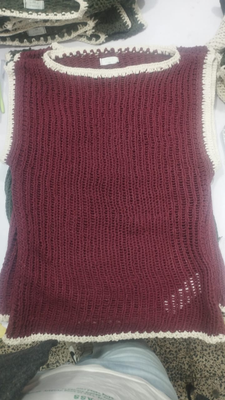 Haut en crochet contrasté bordeaux