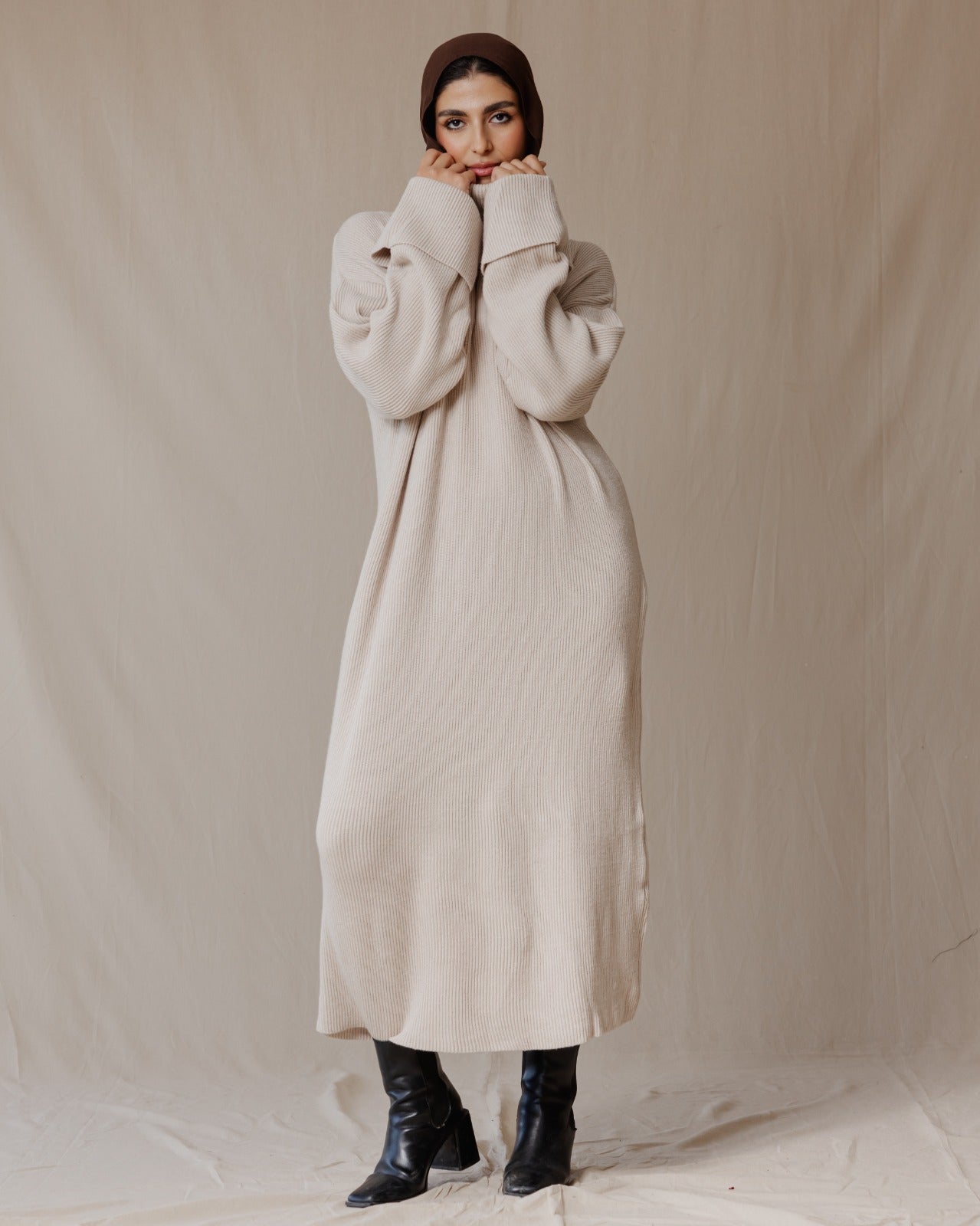 Abito caldo in maglia beige