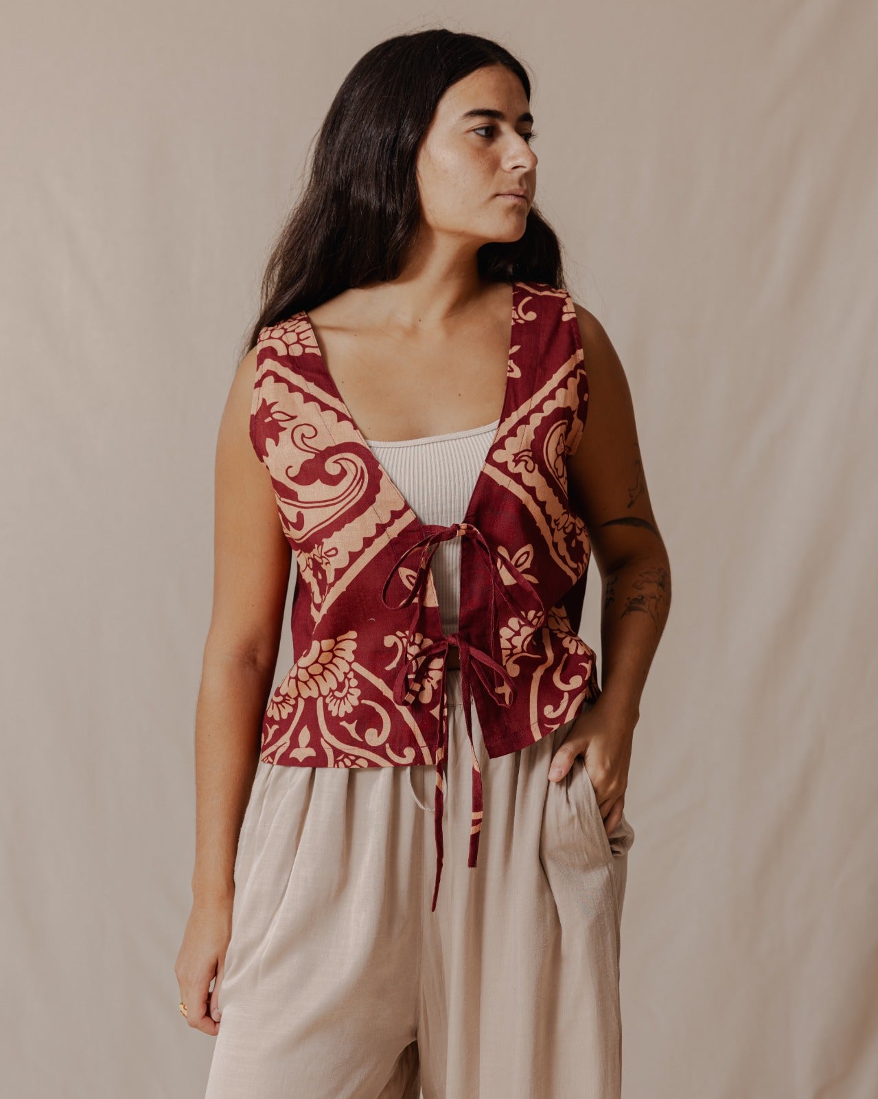 Gilet di lino e narciso