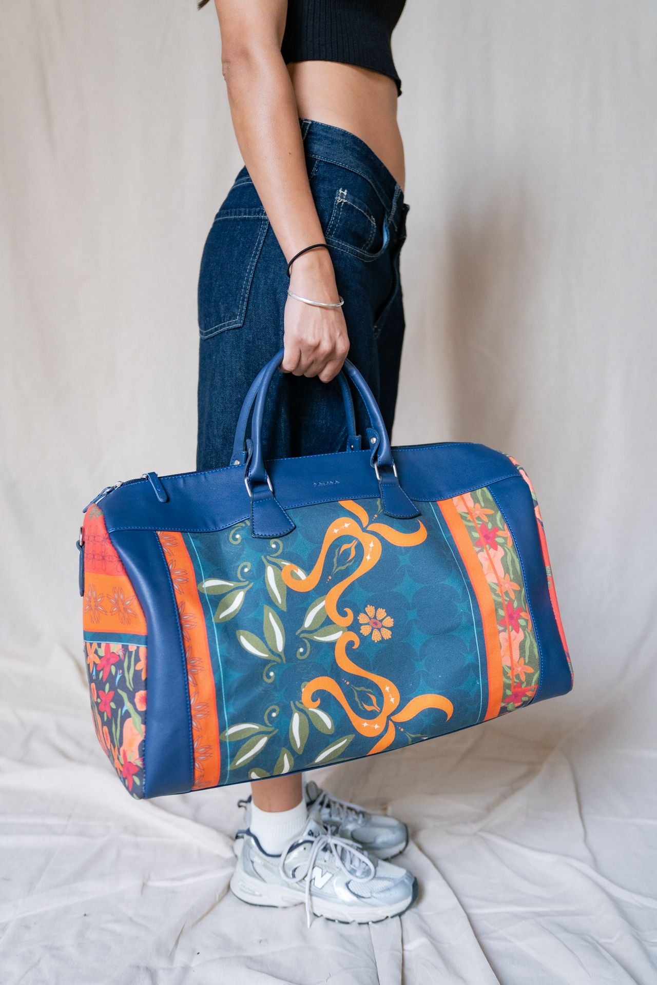 Bolsa de lona con flores rojas