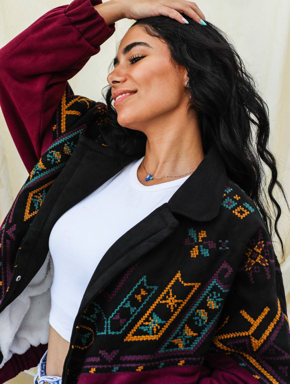 La chaqueta bomber tribal morada