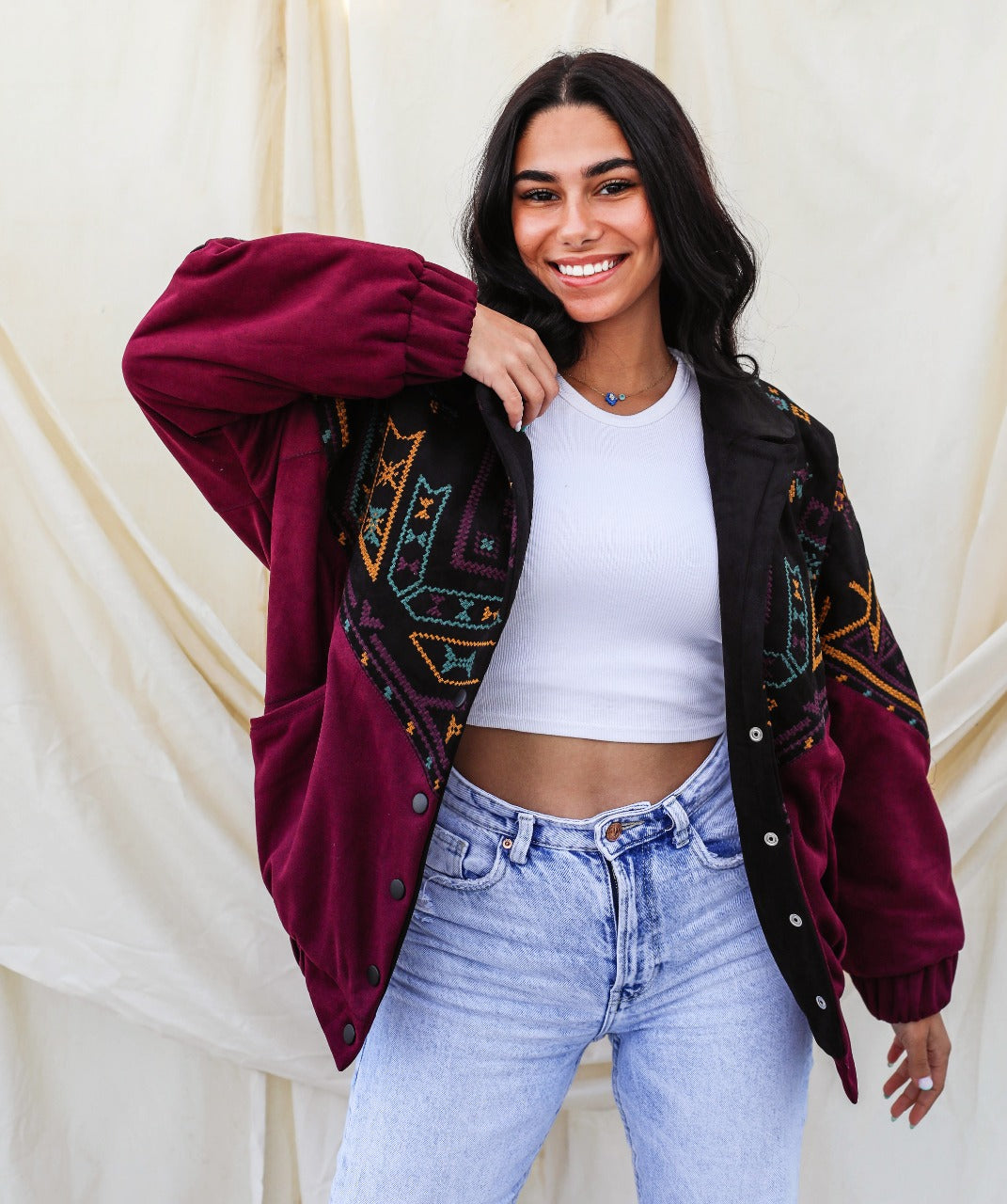 La chaqueta bomber tribal morada