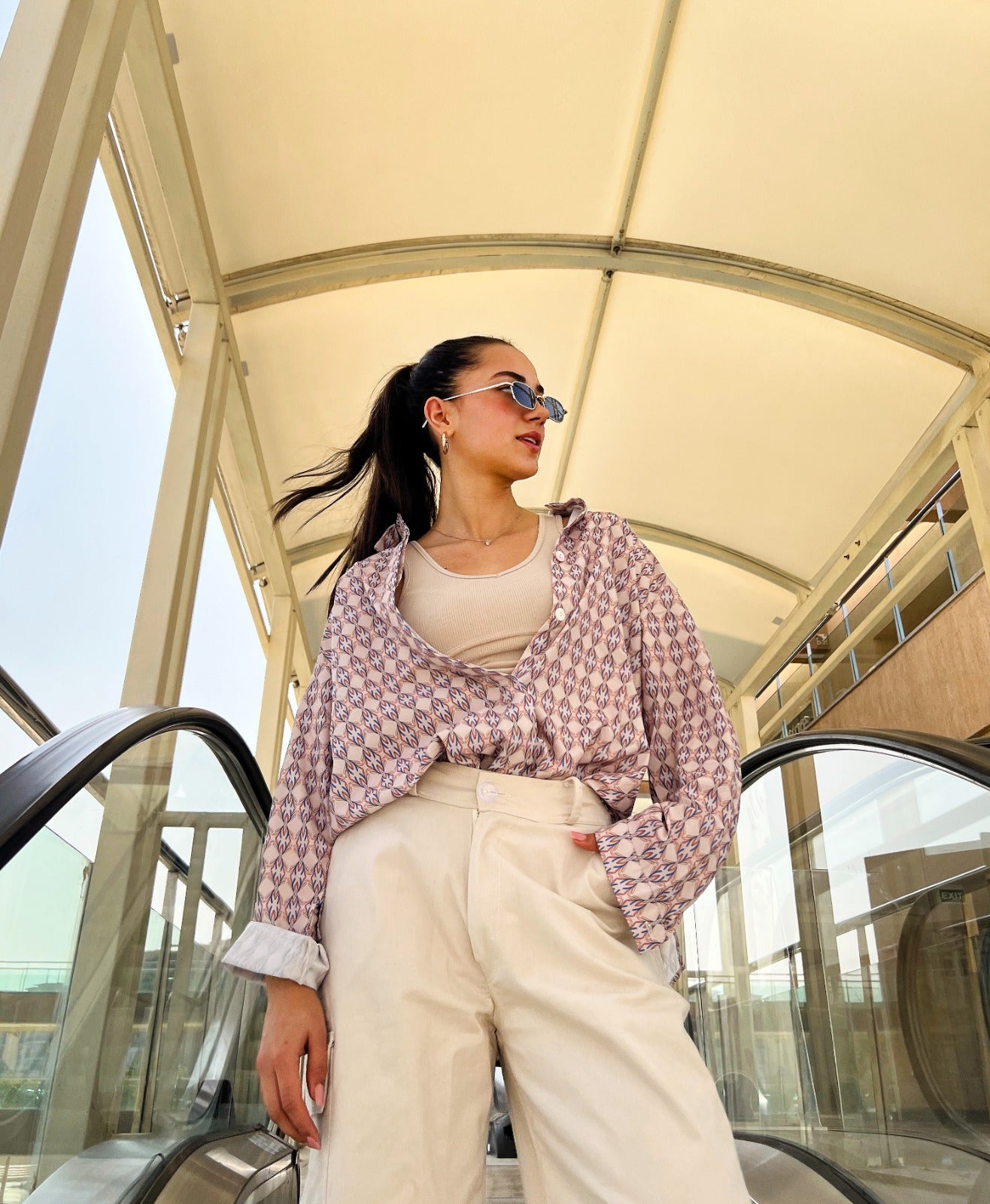 Camisa con botones estampados color crema