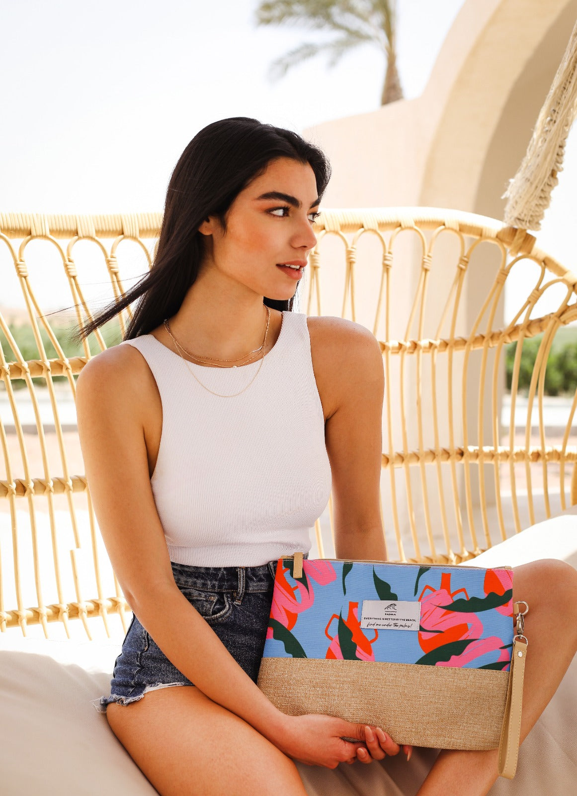 Bolsa de playa con jarrón exótico