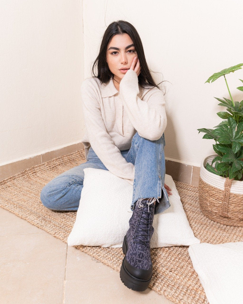 Botas de cadarço de veludo estampadas pretas