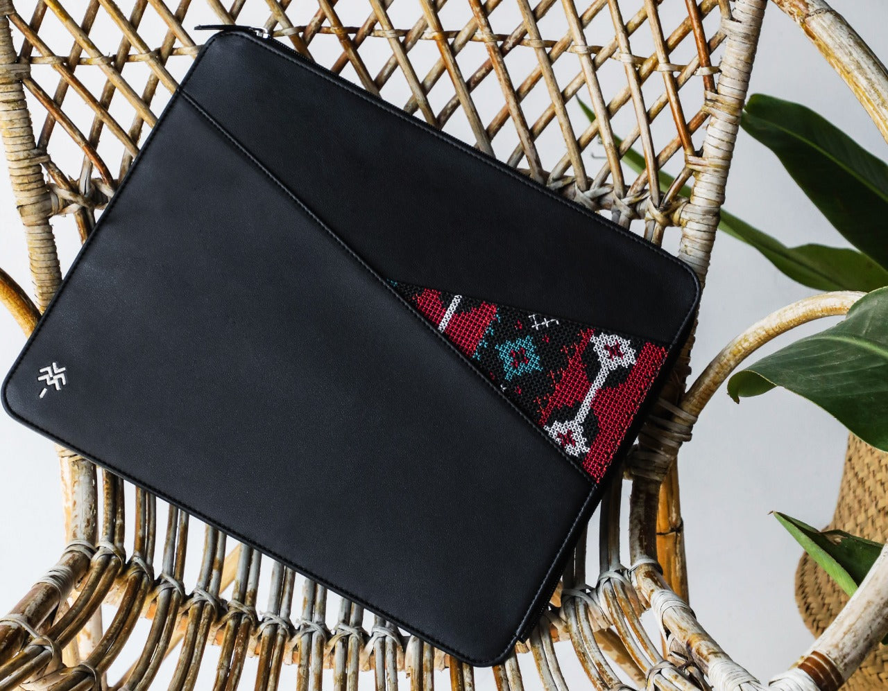 Funda para portátil con bordado de México, color negro