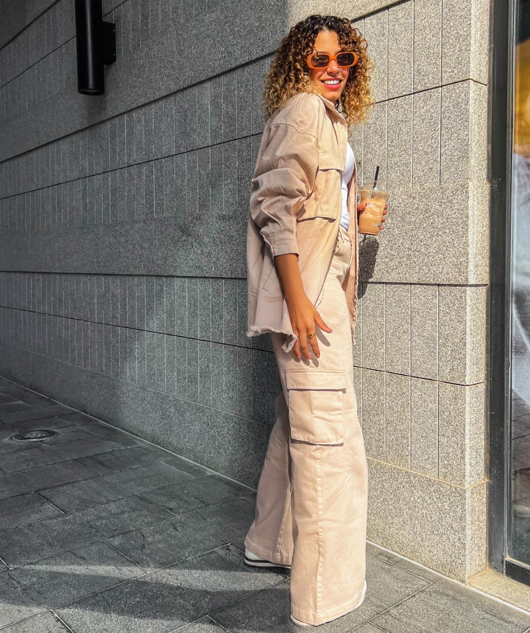 Pantalones cargo esenciales beige