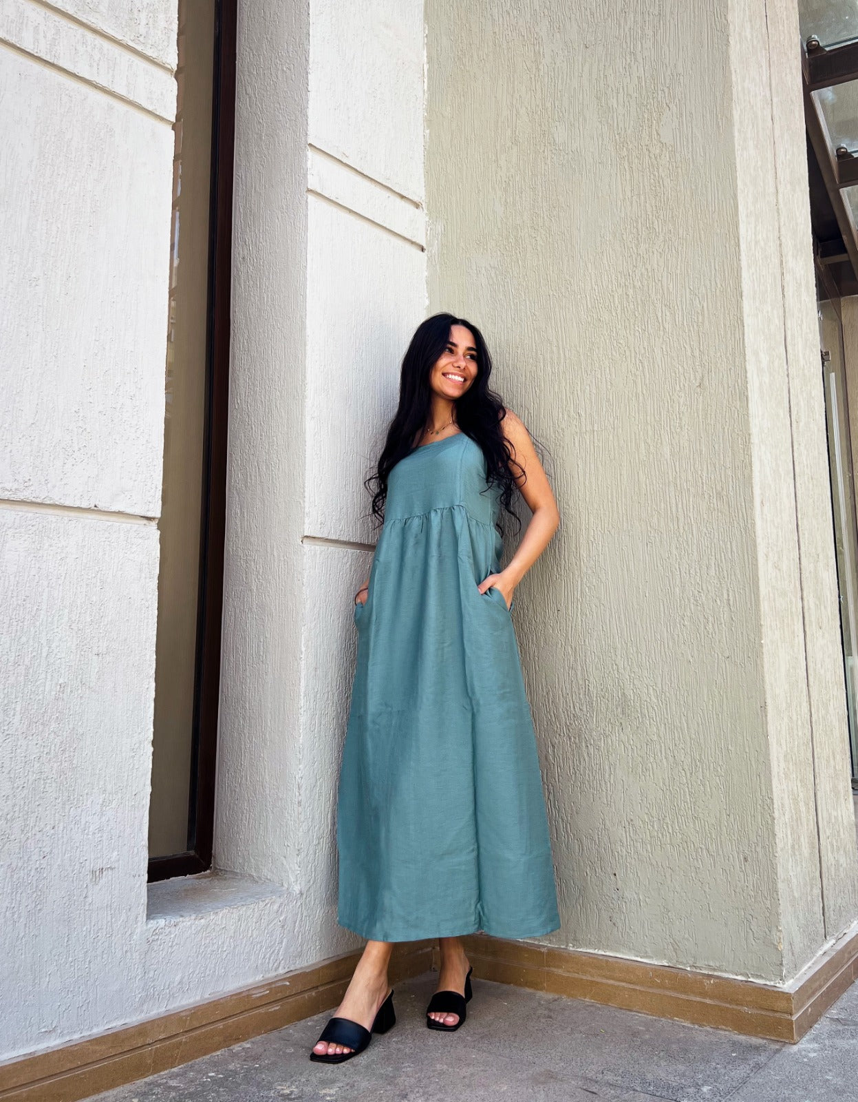 Vestido midi de lino oliva