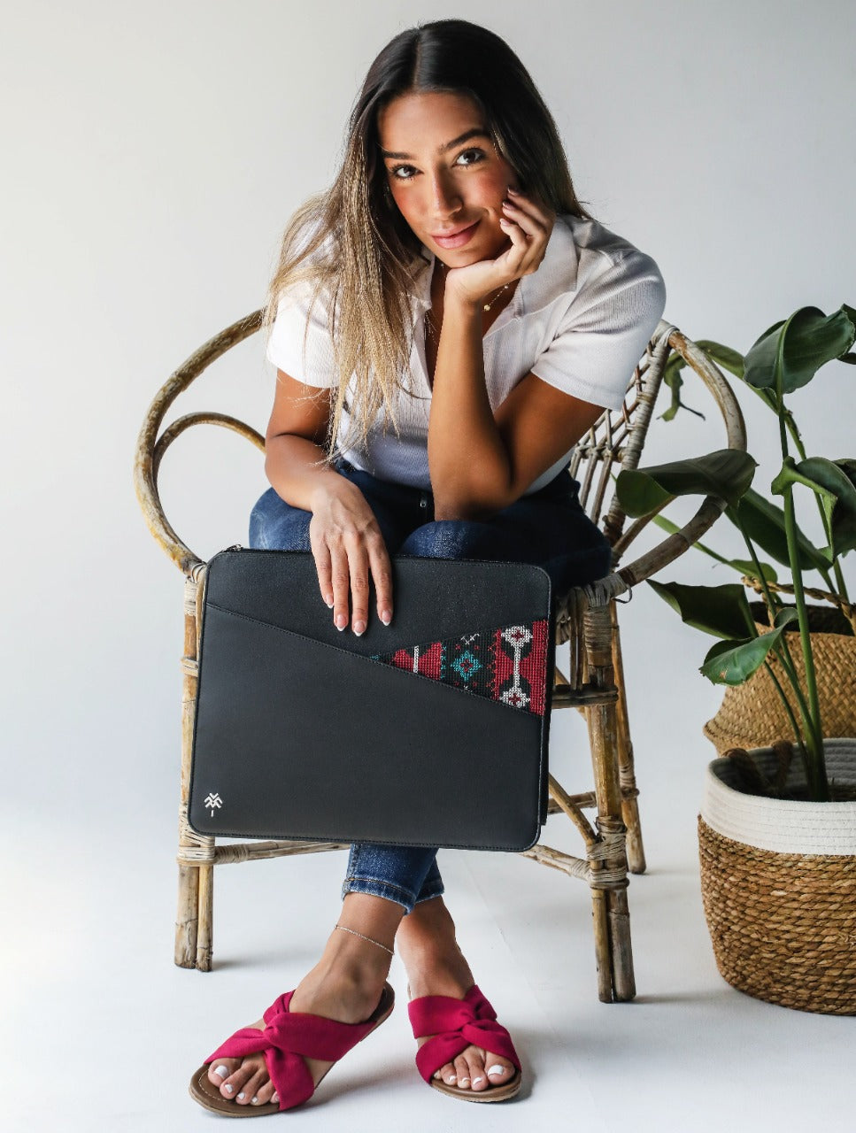 Funda para portátil con bordado de México, color negro