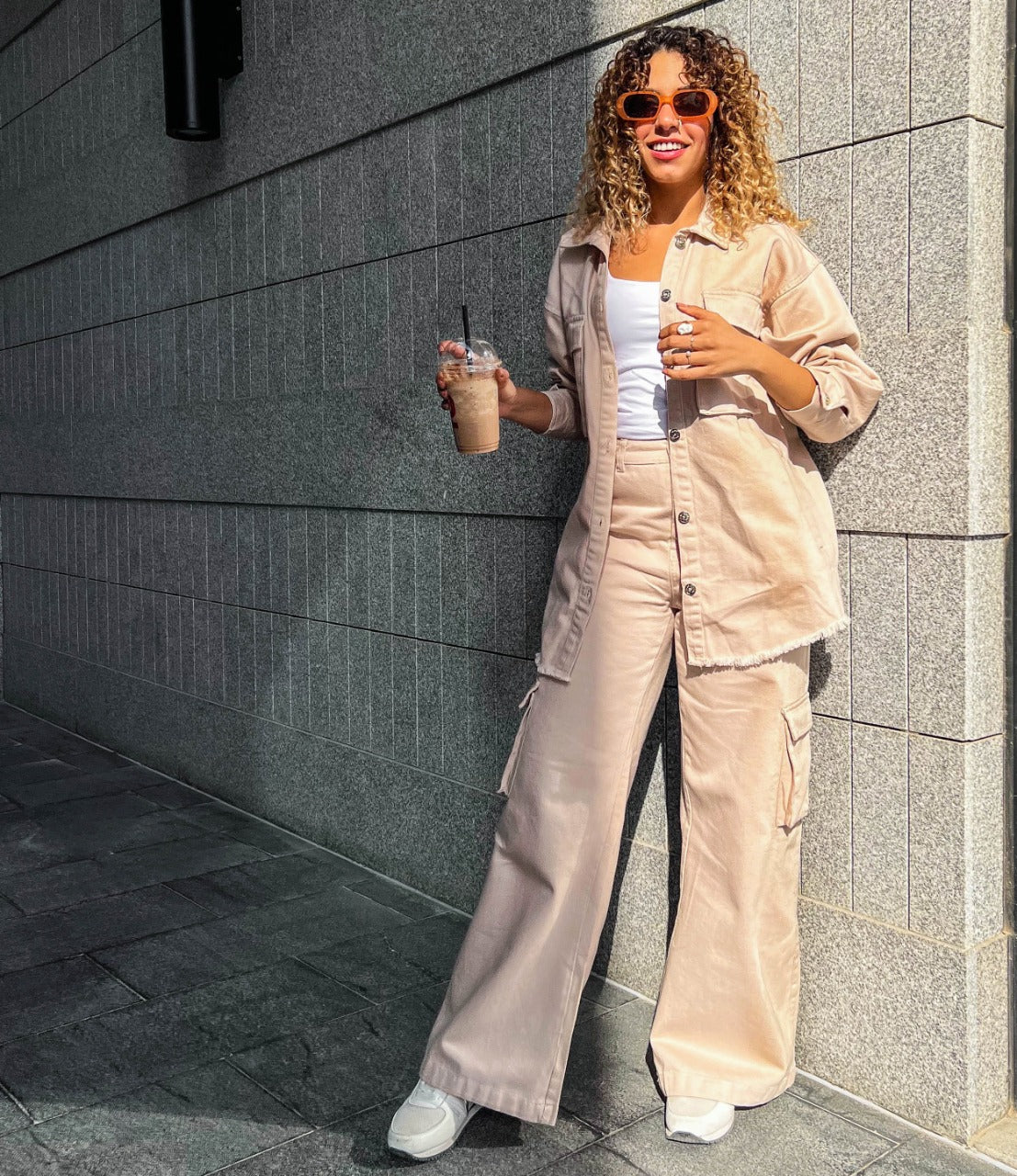 Pantalones cargo esenciales beige