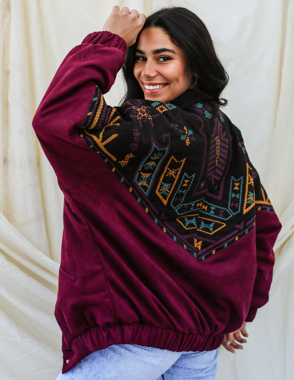 La chaqueta bomber tribal morada