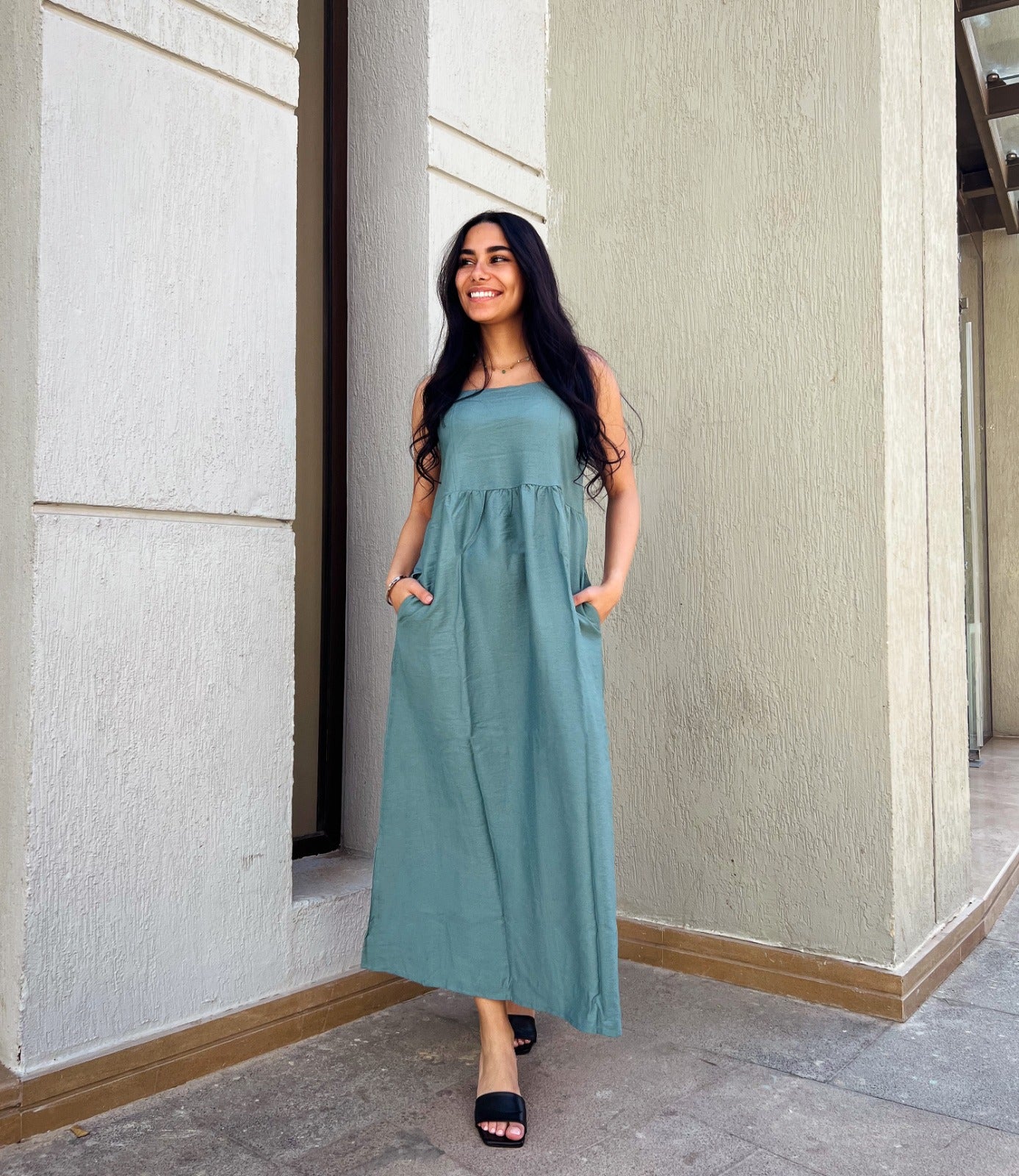 Vestido midi de lino oliva