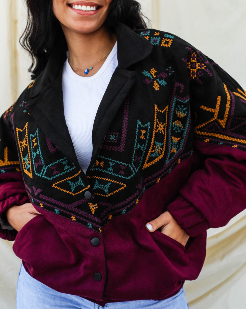 La chaqueta bomber tribal morada
