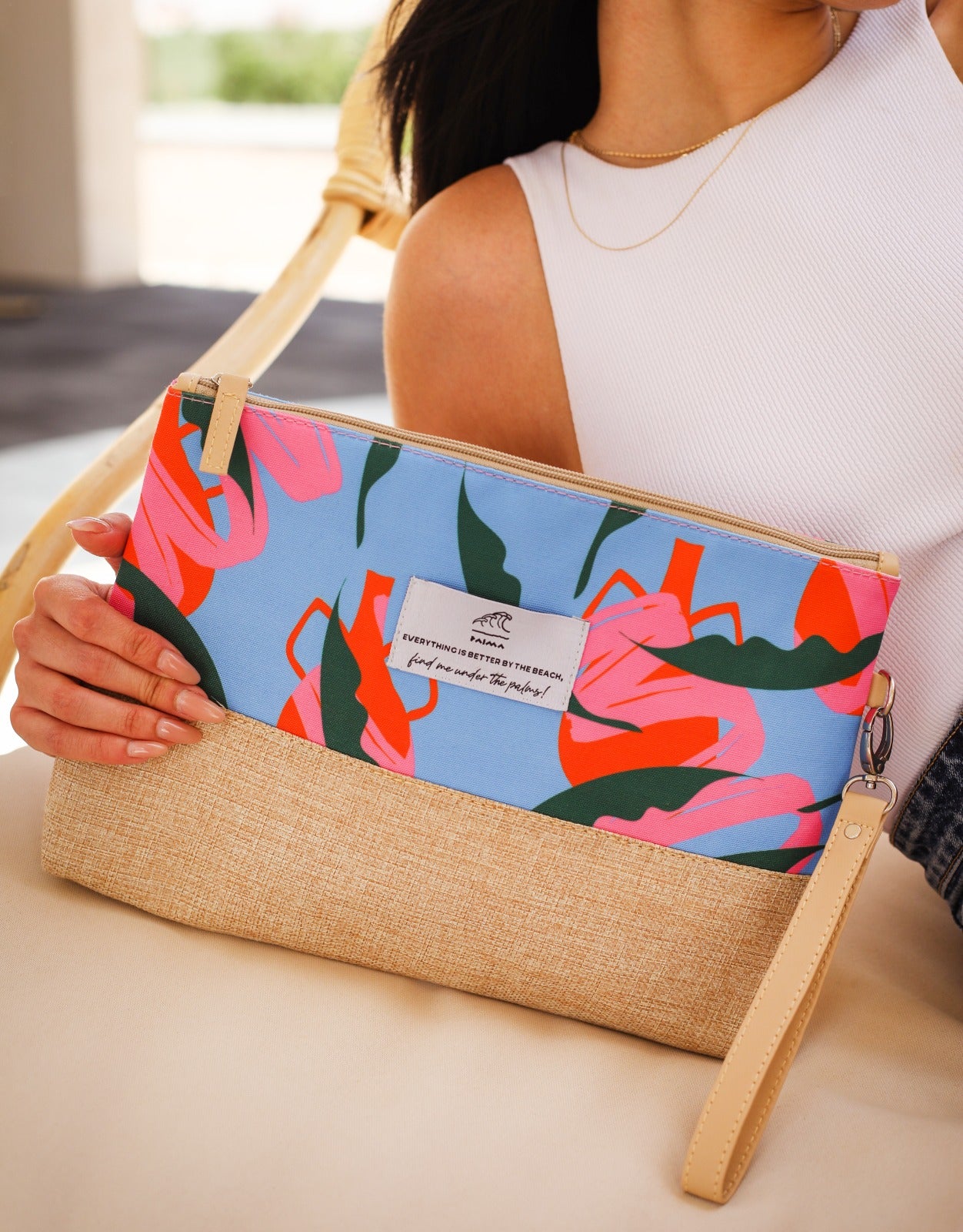 Bolsa de playa con jarrón exótico
