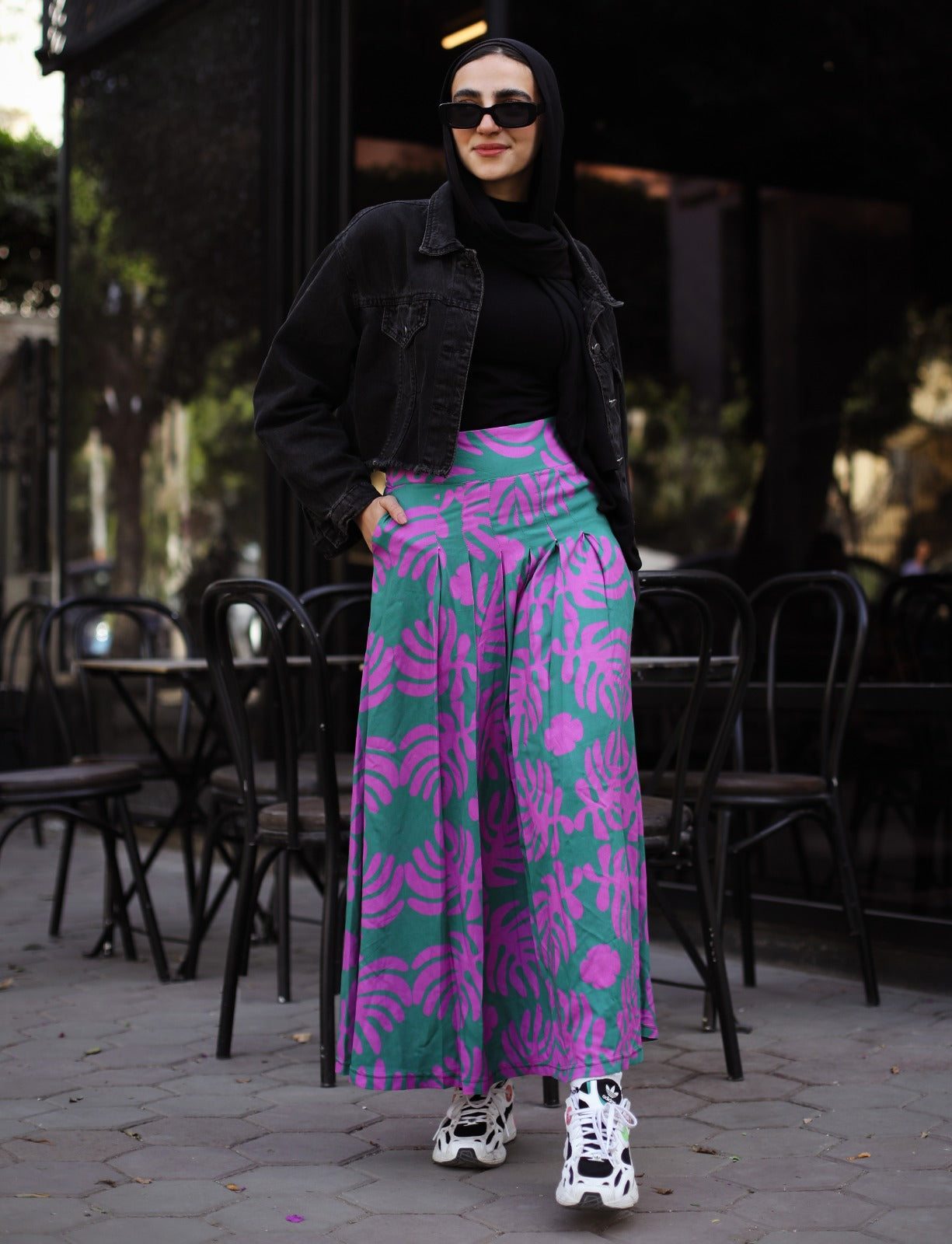 Falda de algodón con hojas grandes en color morado fusión