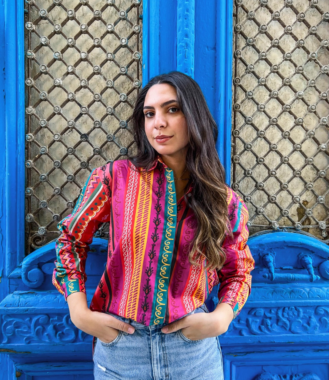 Chemise excentrique aux teintes de cocktail